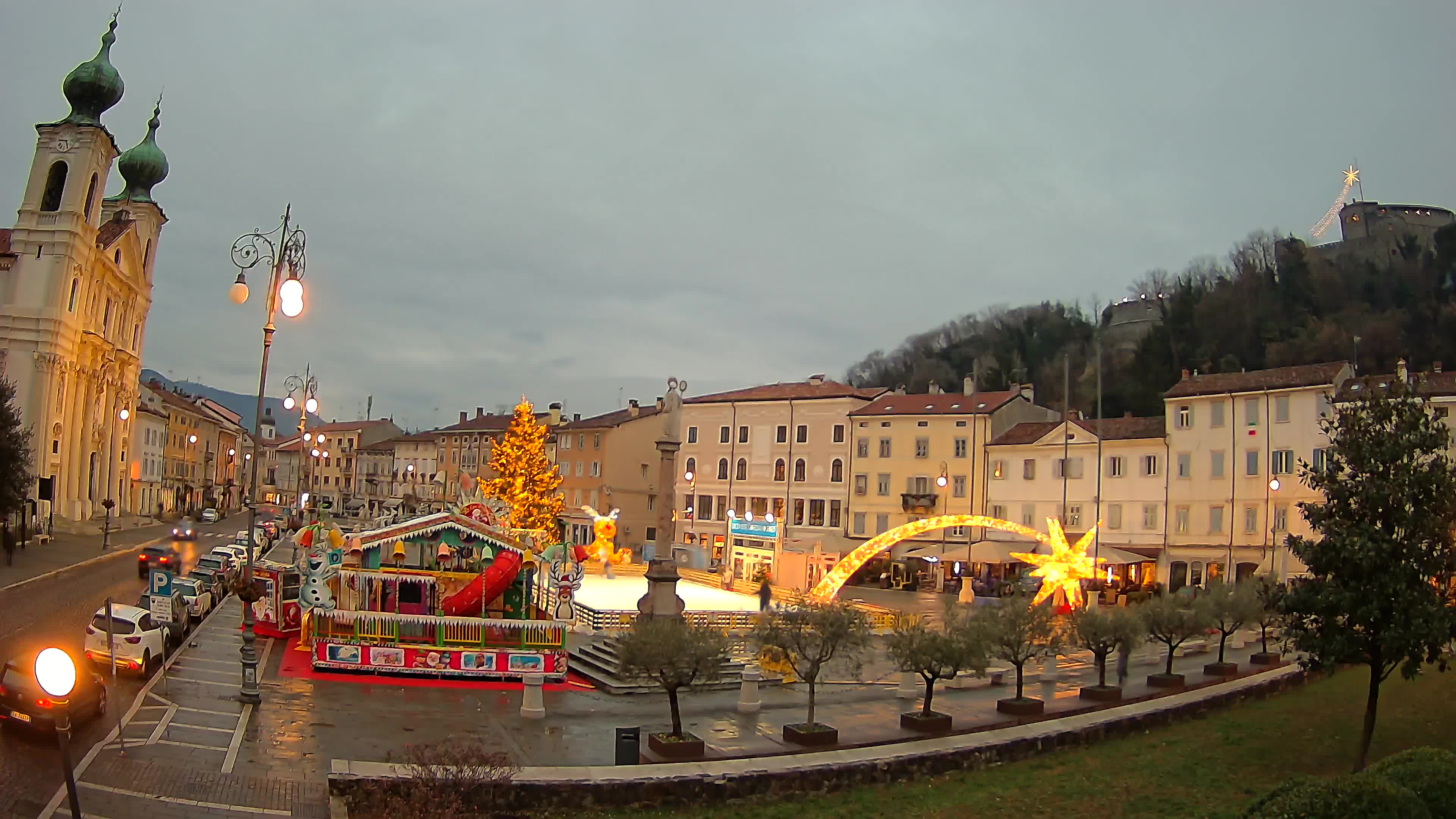 Kamera Gorica Travnik in cerkev sv. Ignacija