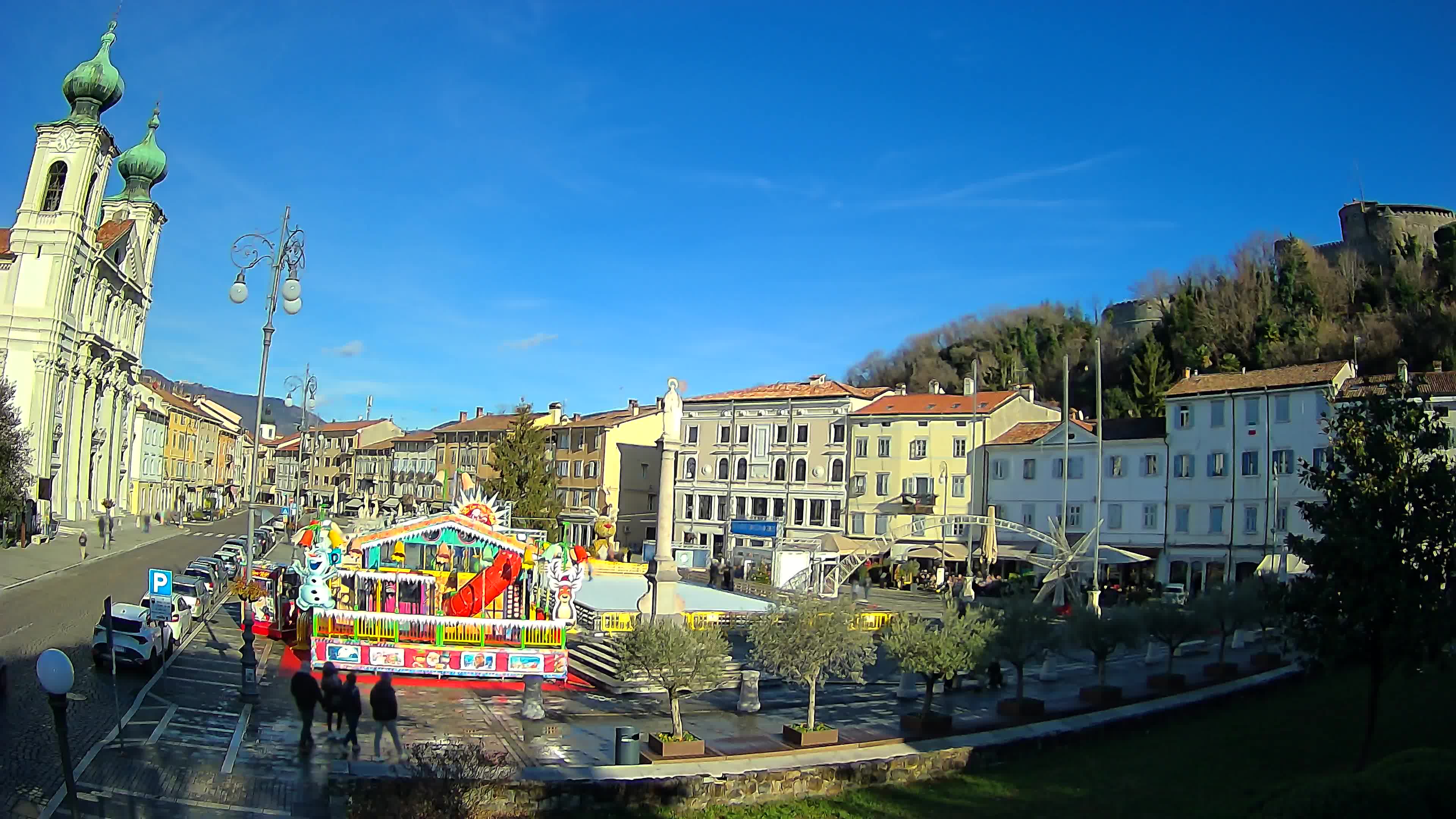 Kamera Gorica Travnik in cerkev sv. Ignacija