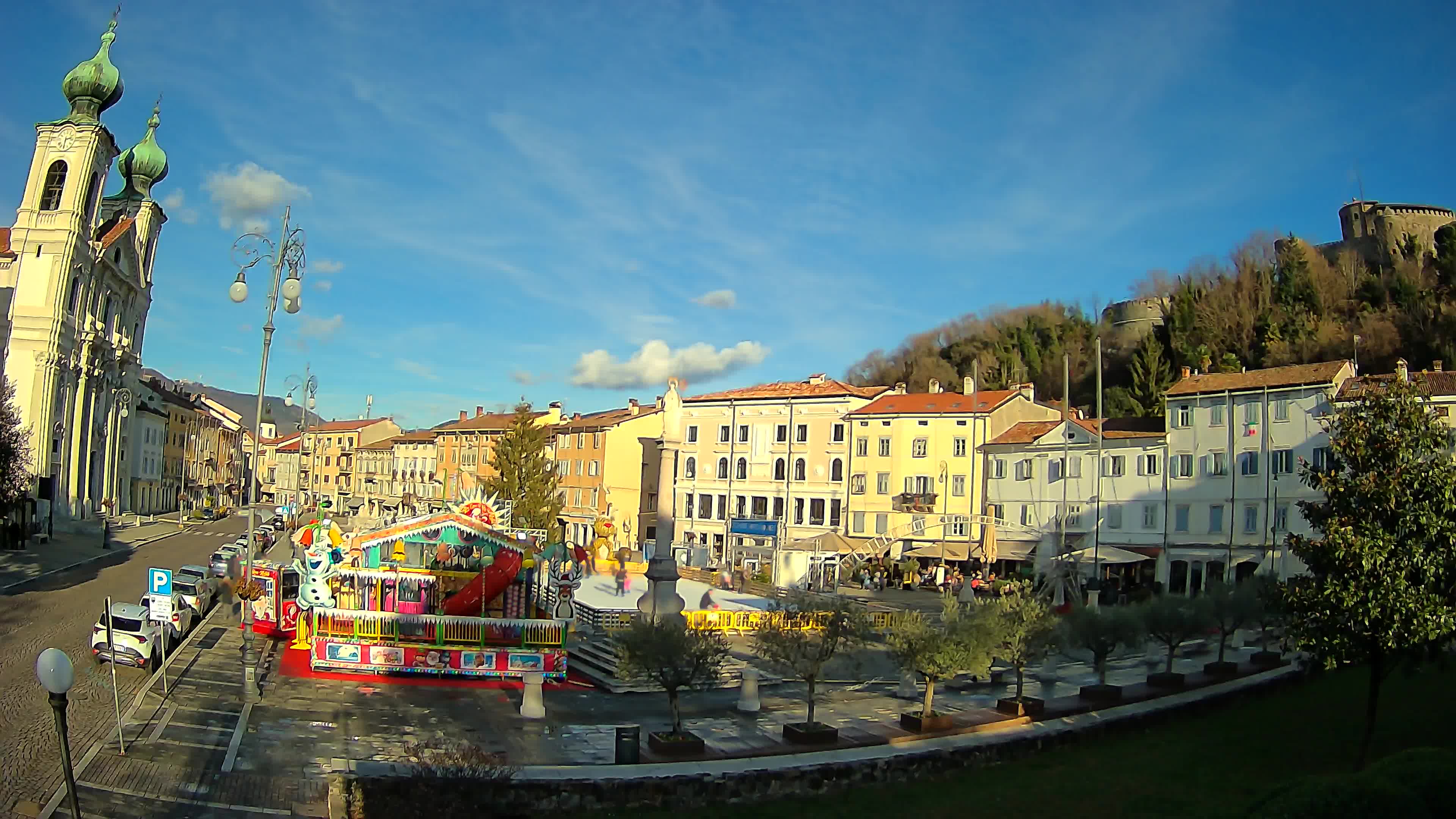 Kamera Gorica Travnik in cerkev sv. Ignacija