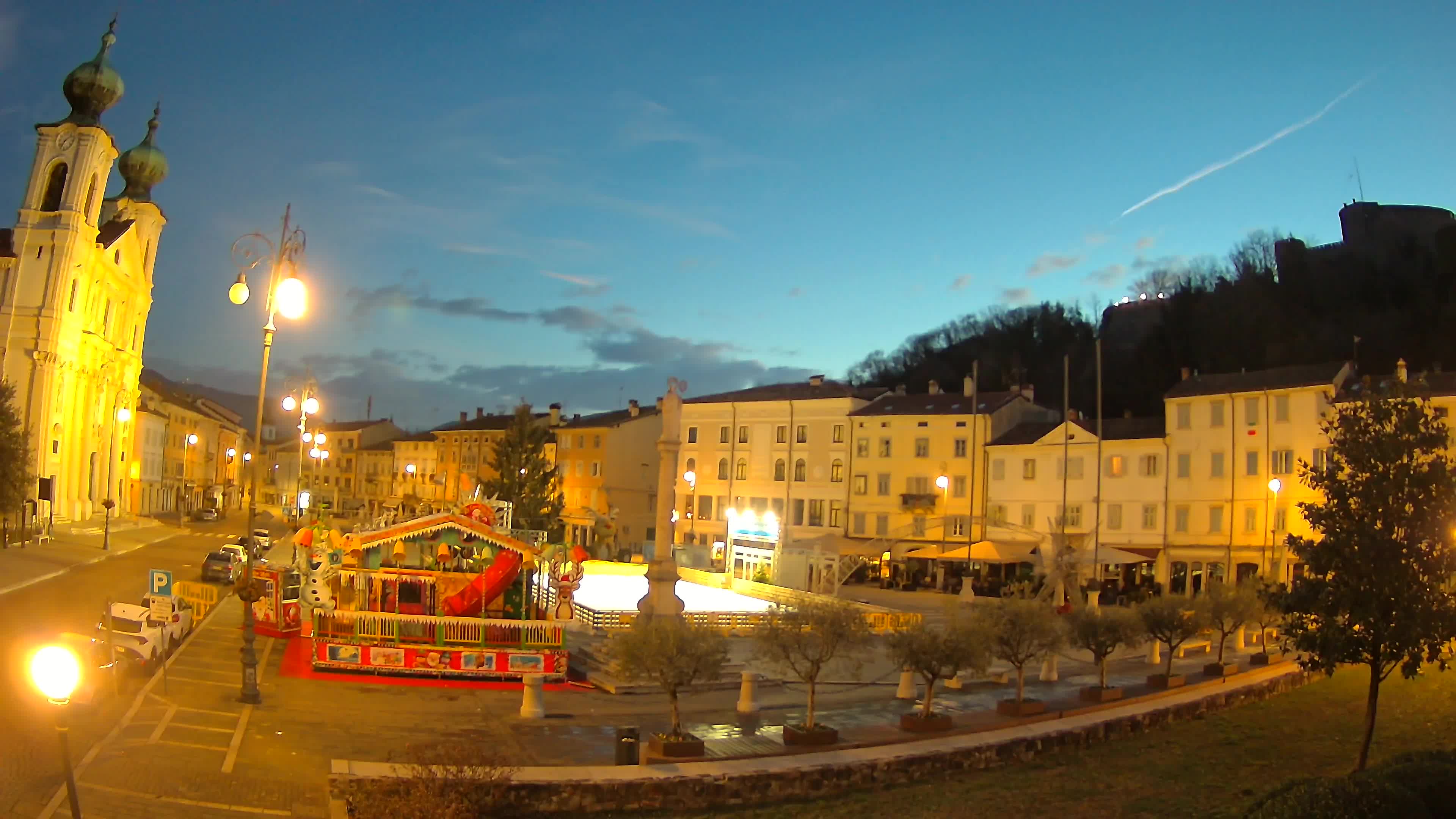 Kamera Gorica Travnik in cerkev sv. Ignacija