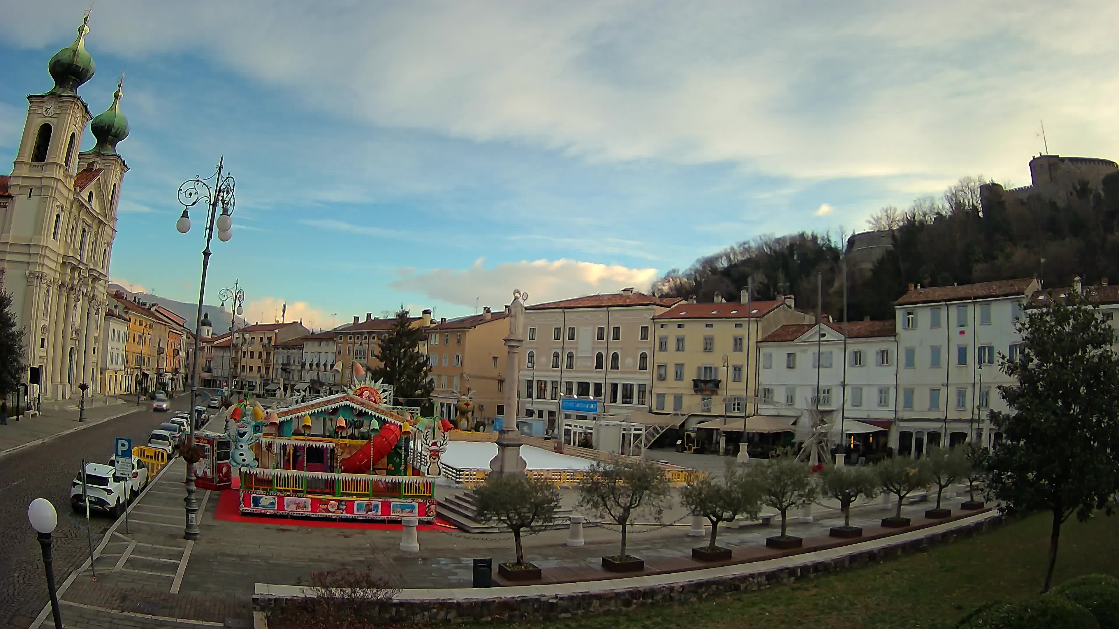 Kamera Gorica Travnik in cerkev sv. Ignacija