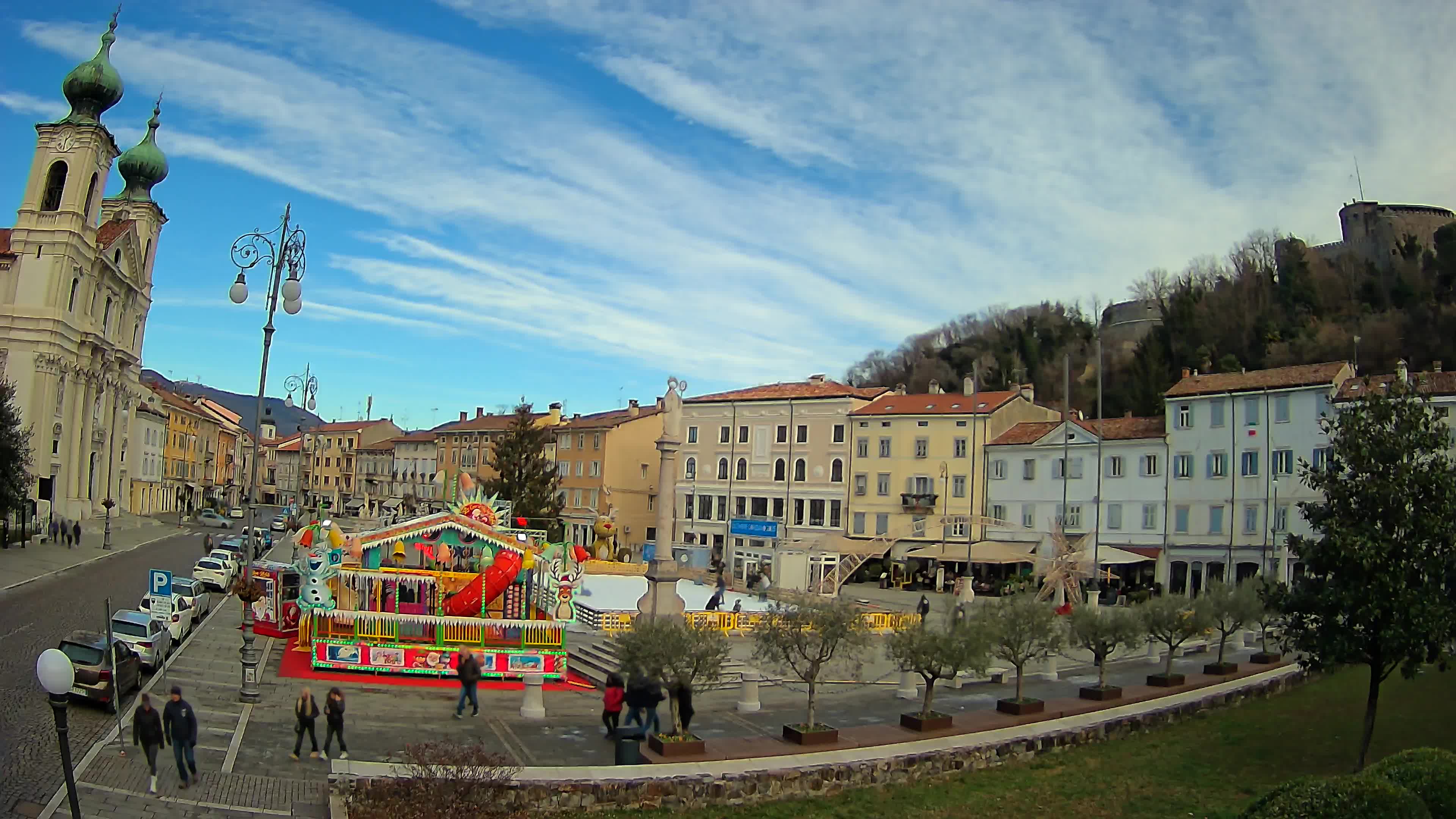 Kamera Gorica Travnik in cerkev sv. Ignacija