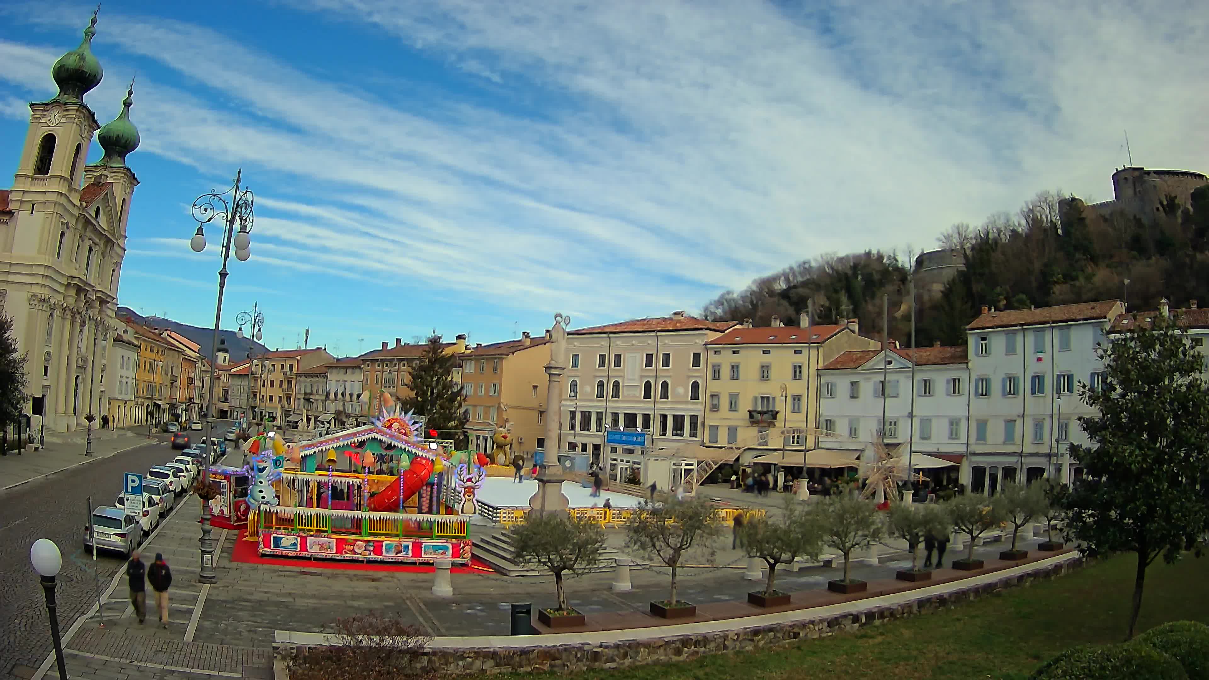 Kamera Gorica Travnik in cerkev sv. Ignacija