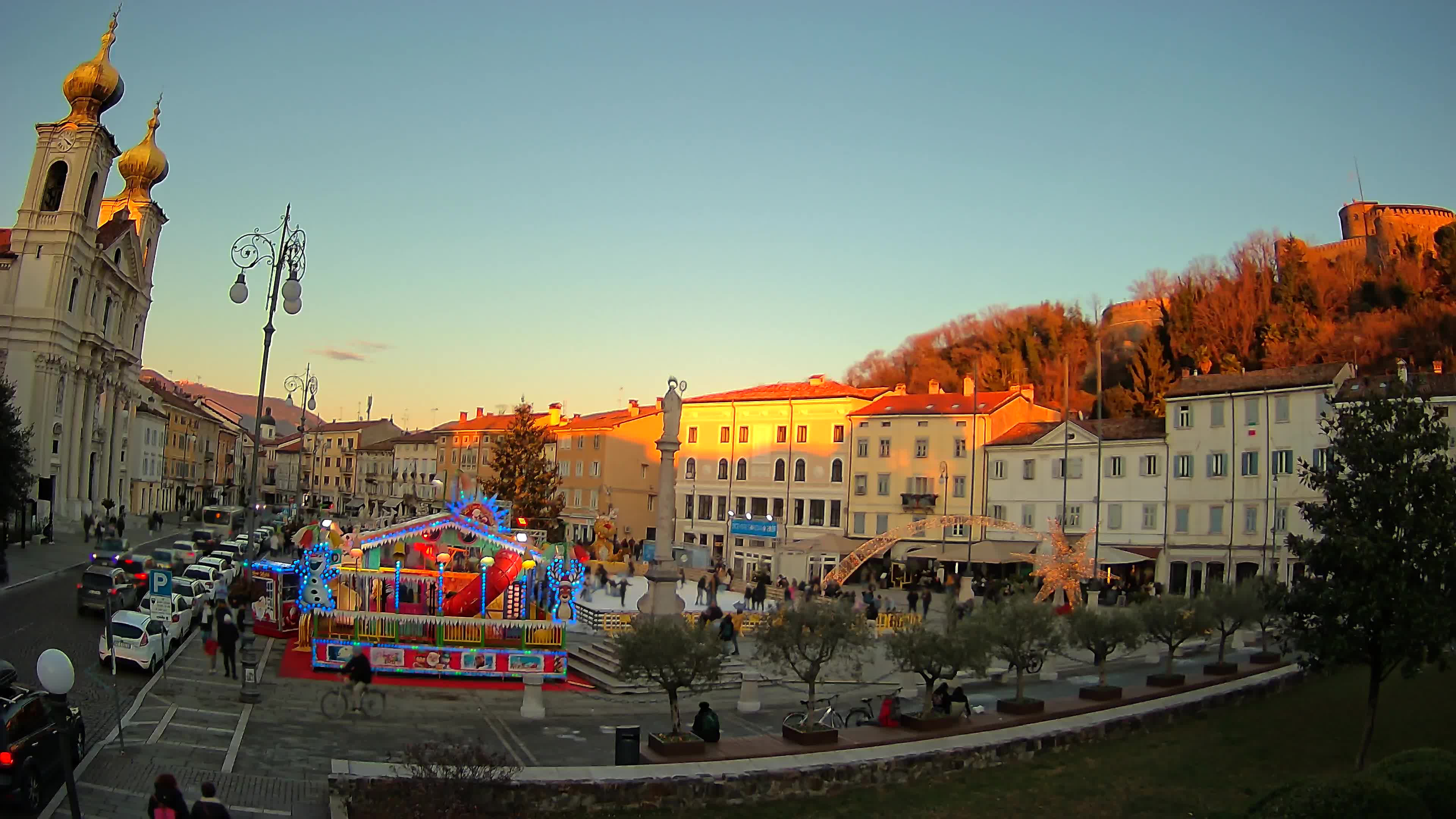 Kamera Gorica Travnik in cerkev sv. Ignacija