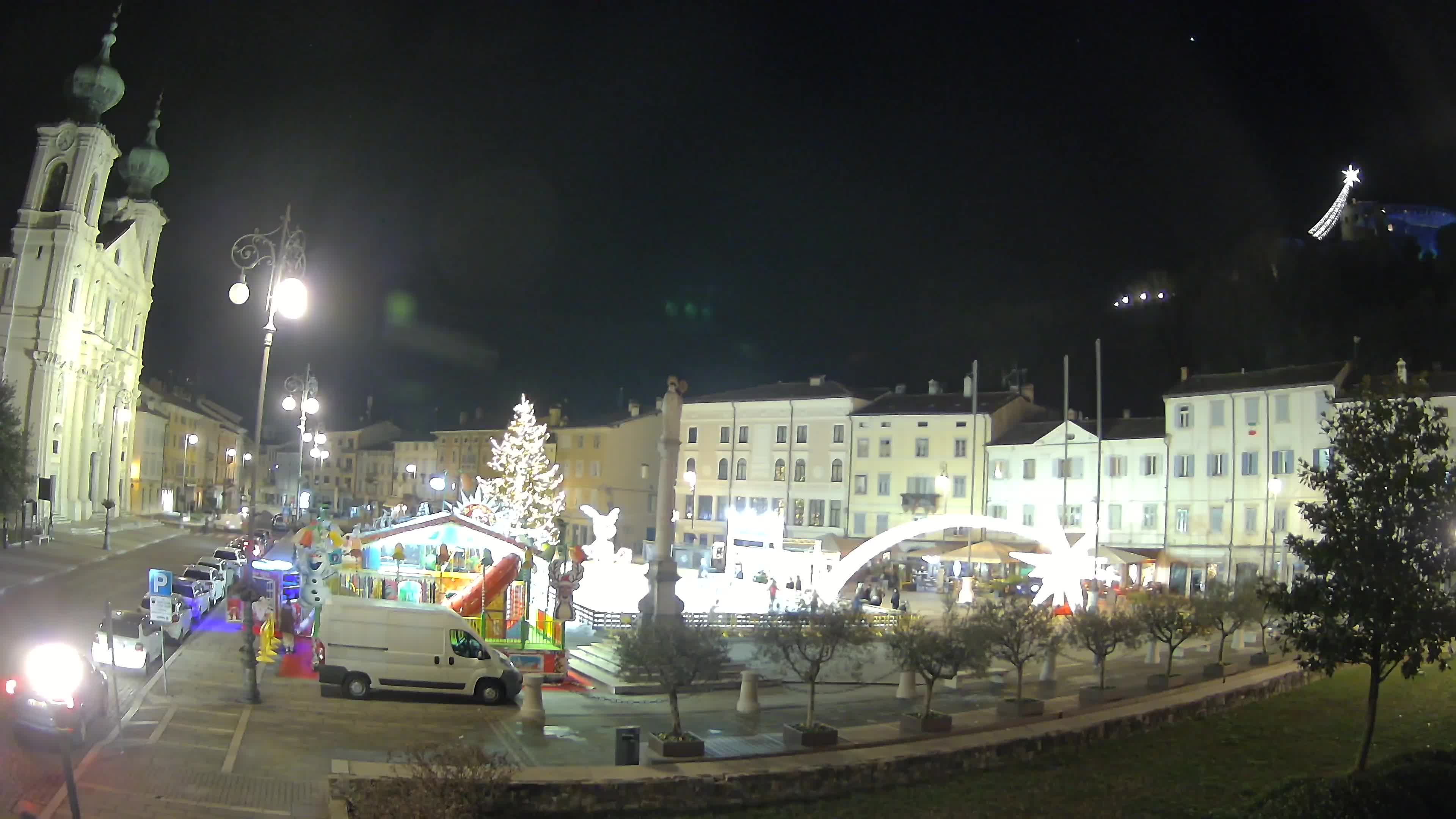 Kamera Gorica Travnik in cerkev sv. Ignacija