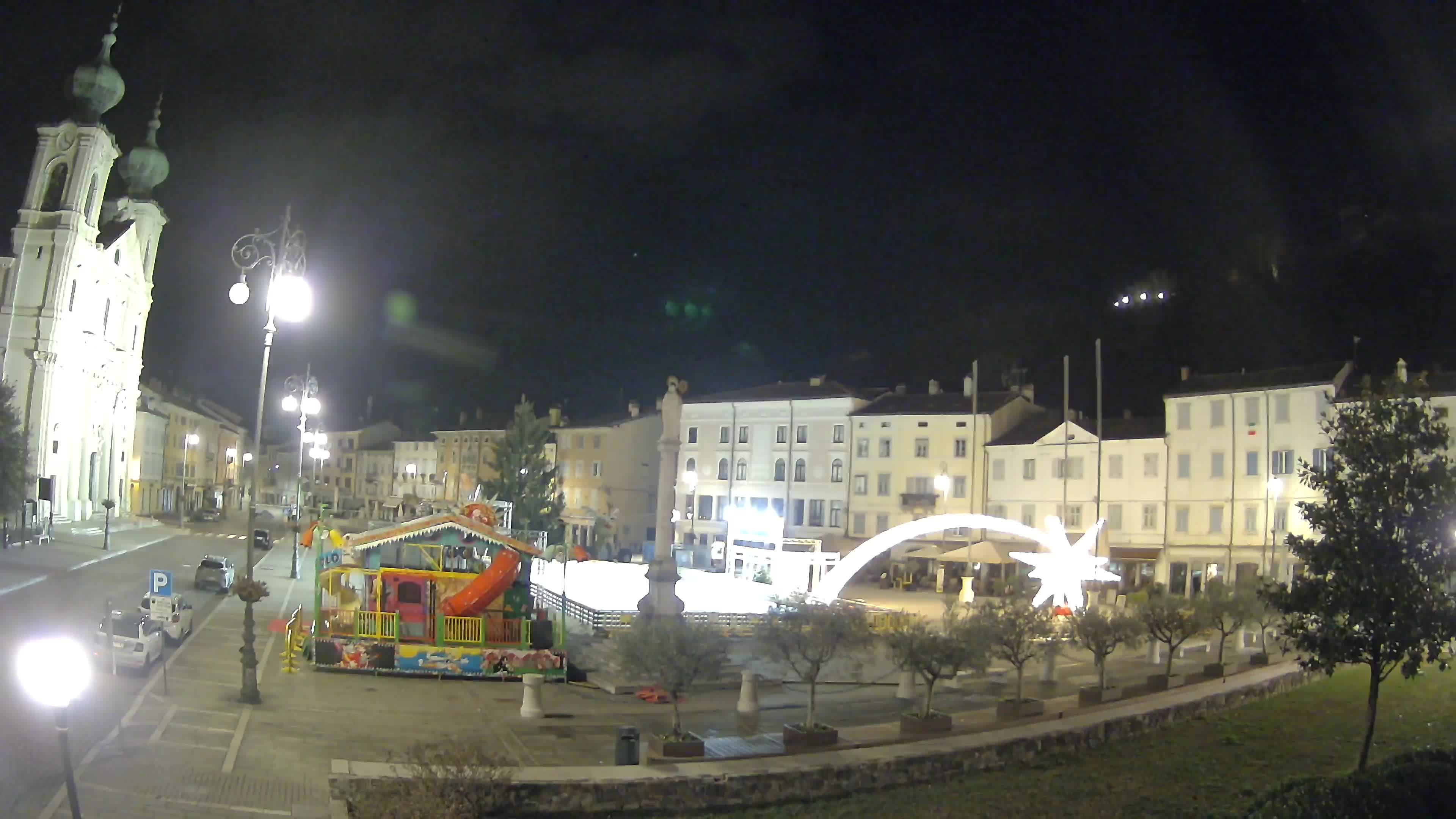 Kamera Gorica Travnik in cerkev sv. Ignacija