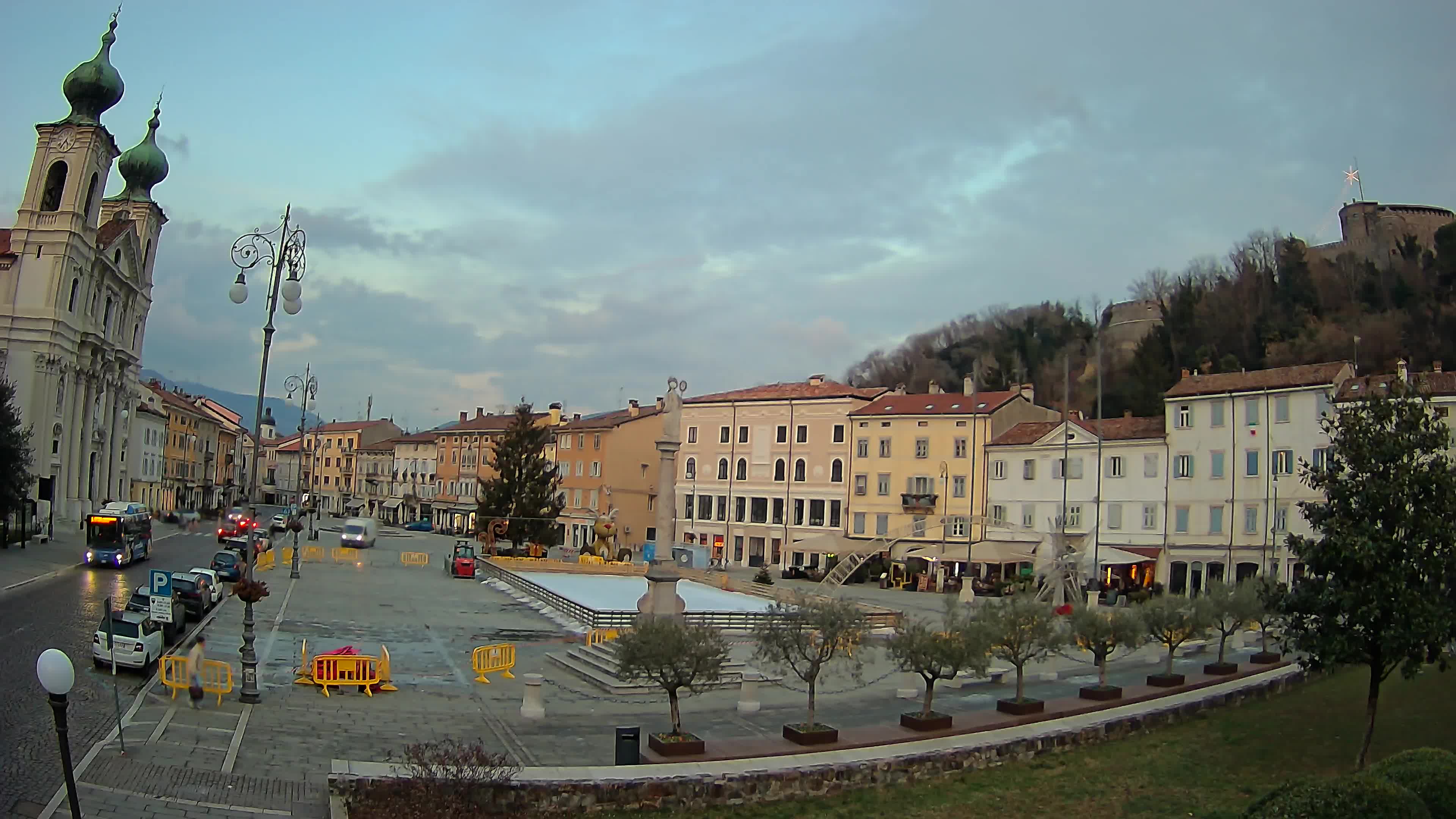 Gorizia – Plaza Vittoria – iglesia de San Pedro. Ignacio