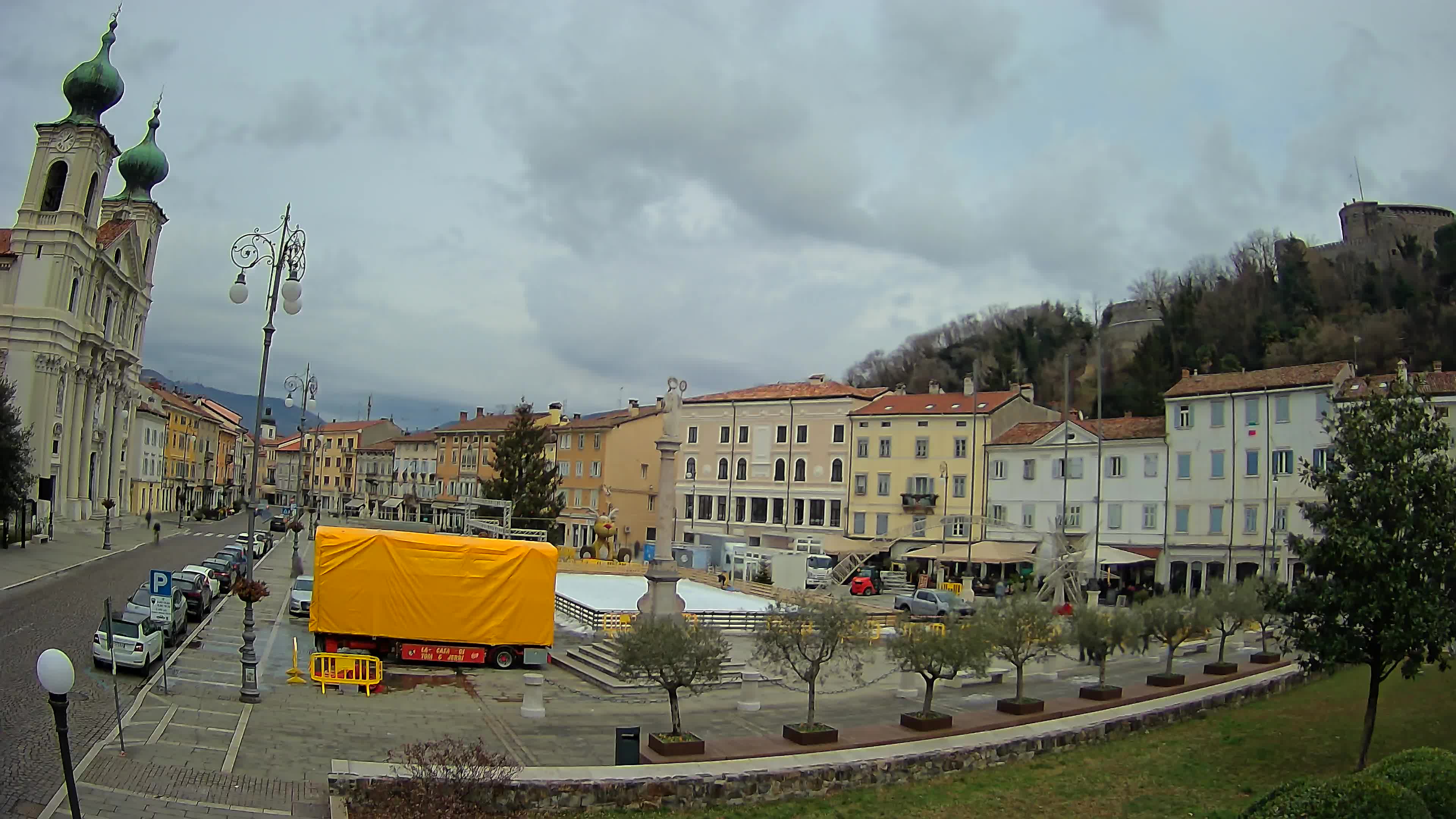 Gorizia Piazza della Vittoria e chiesa di S. Ignazio