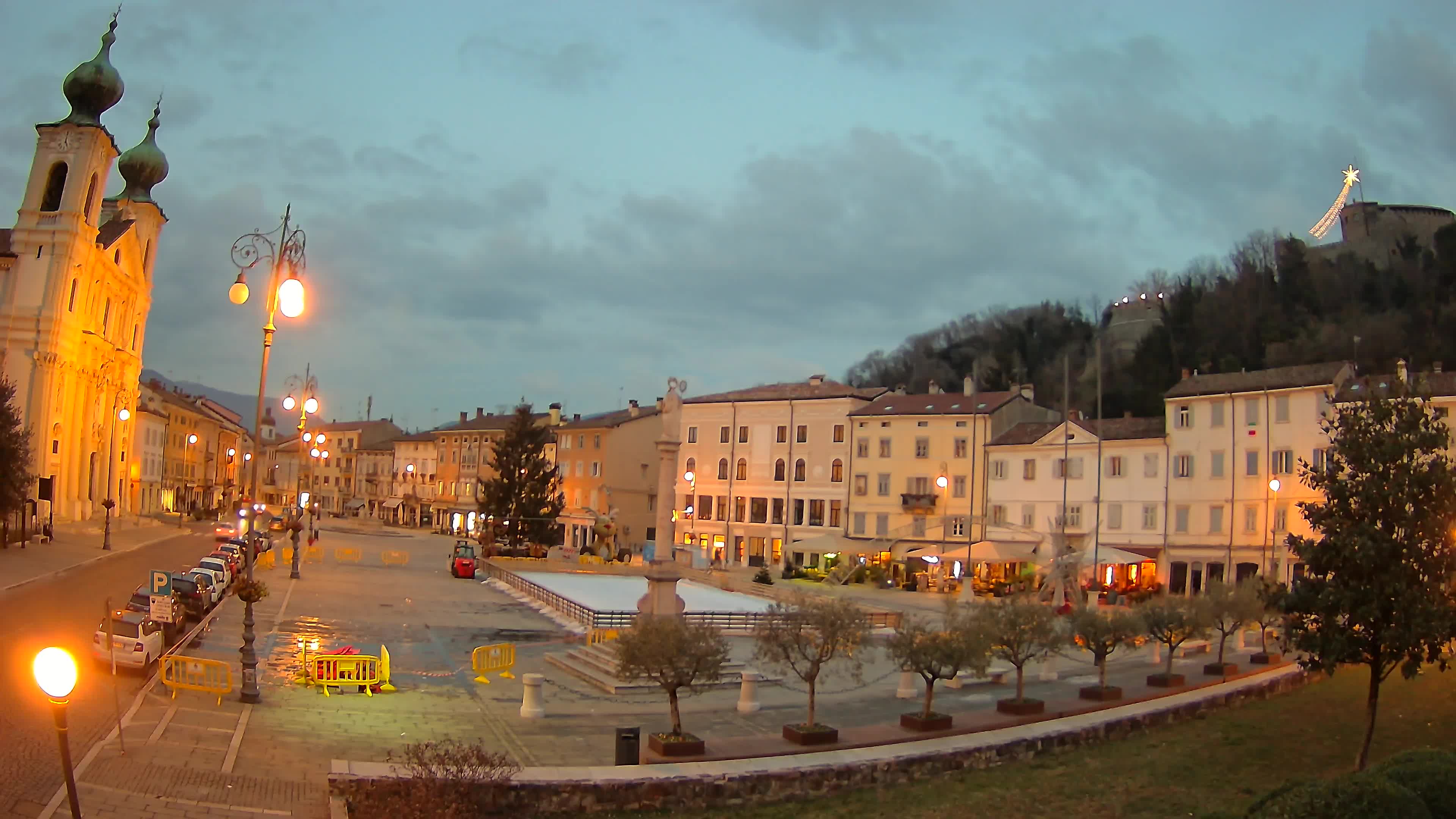 Kamera Gorica Travnik in cerkev sv. Ignacija