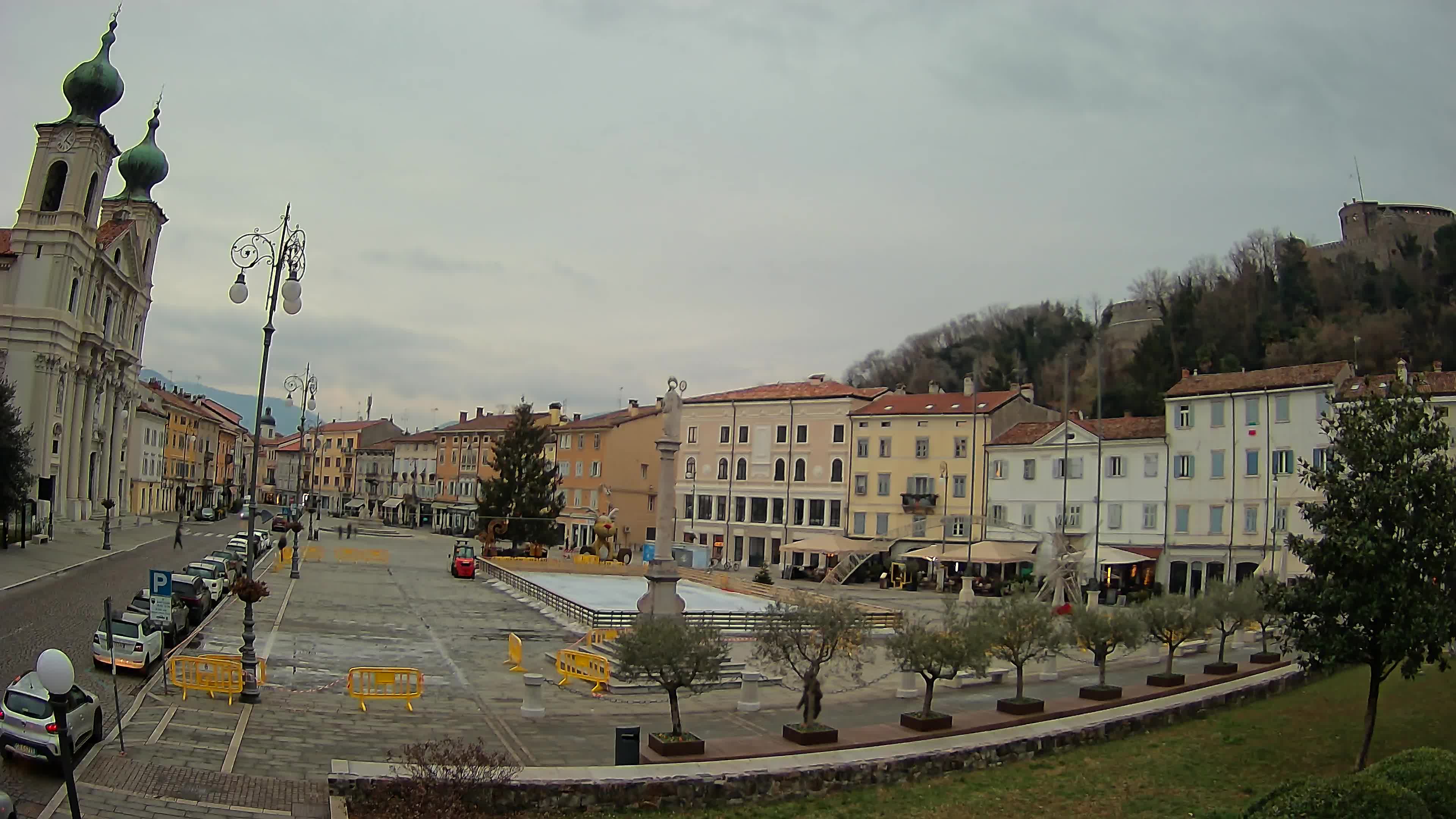 Gorizia Piazza della Vittoria e chiesa di S. Ignazio