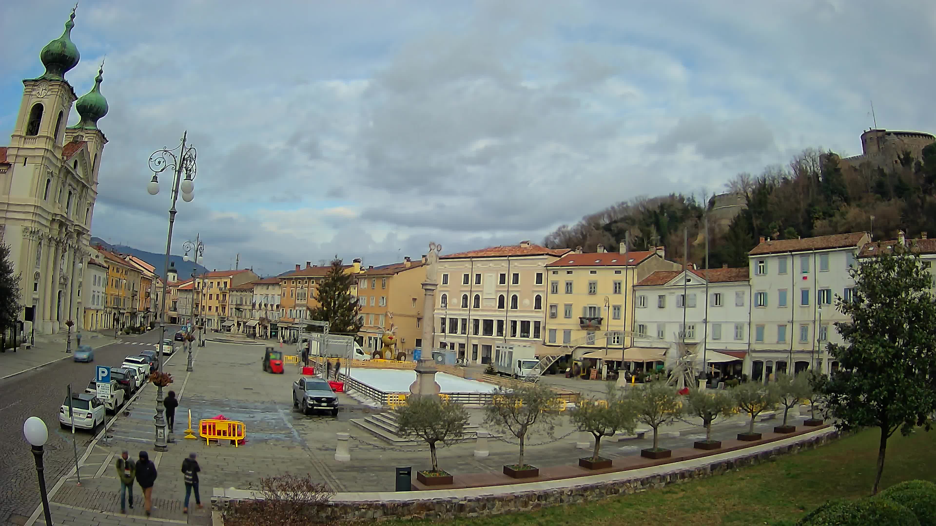 Gorizia Piazza della Vittoria e chiesa di S. Ignazio