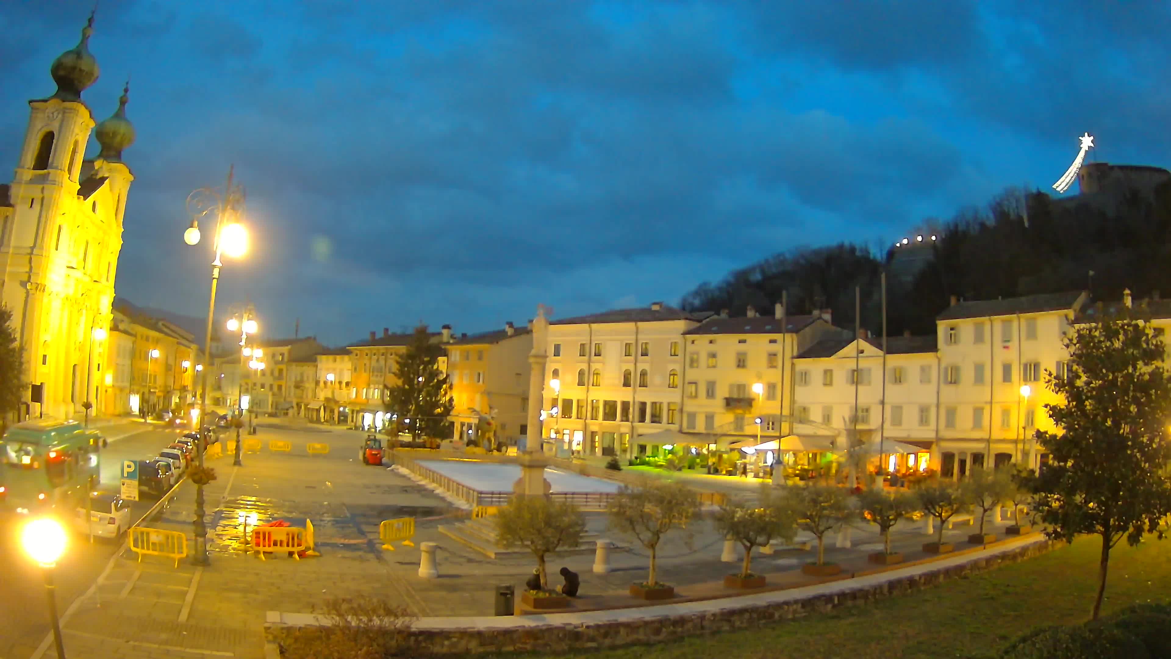 Gorizia Piazza della Vittoria e chiesa di S. Ignazio