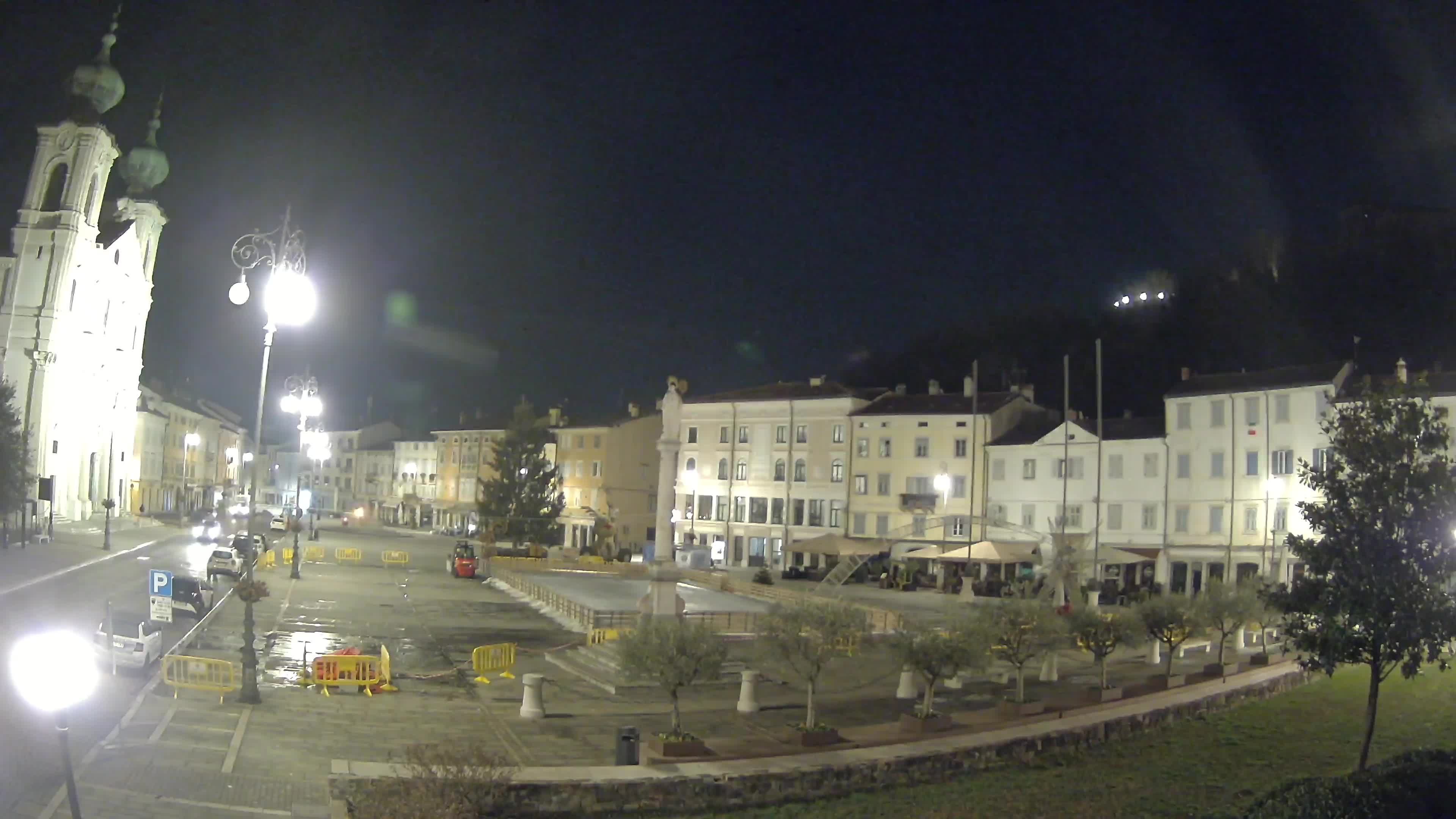 Kamera Gorica Travnik in cerkev sv. Ignacija