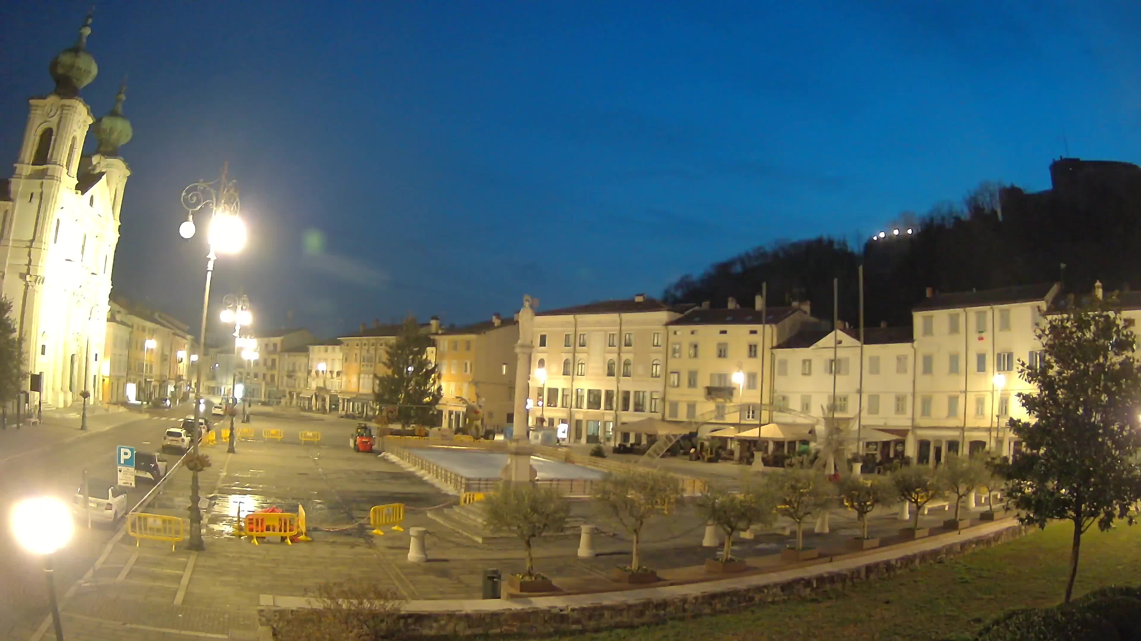 Gorizia Piazza della Vittoria e chiesa di S. Ignazio