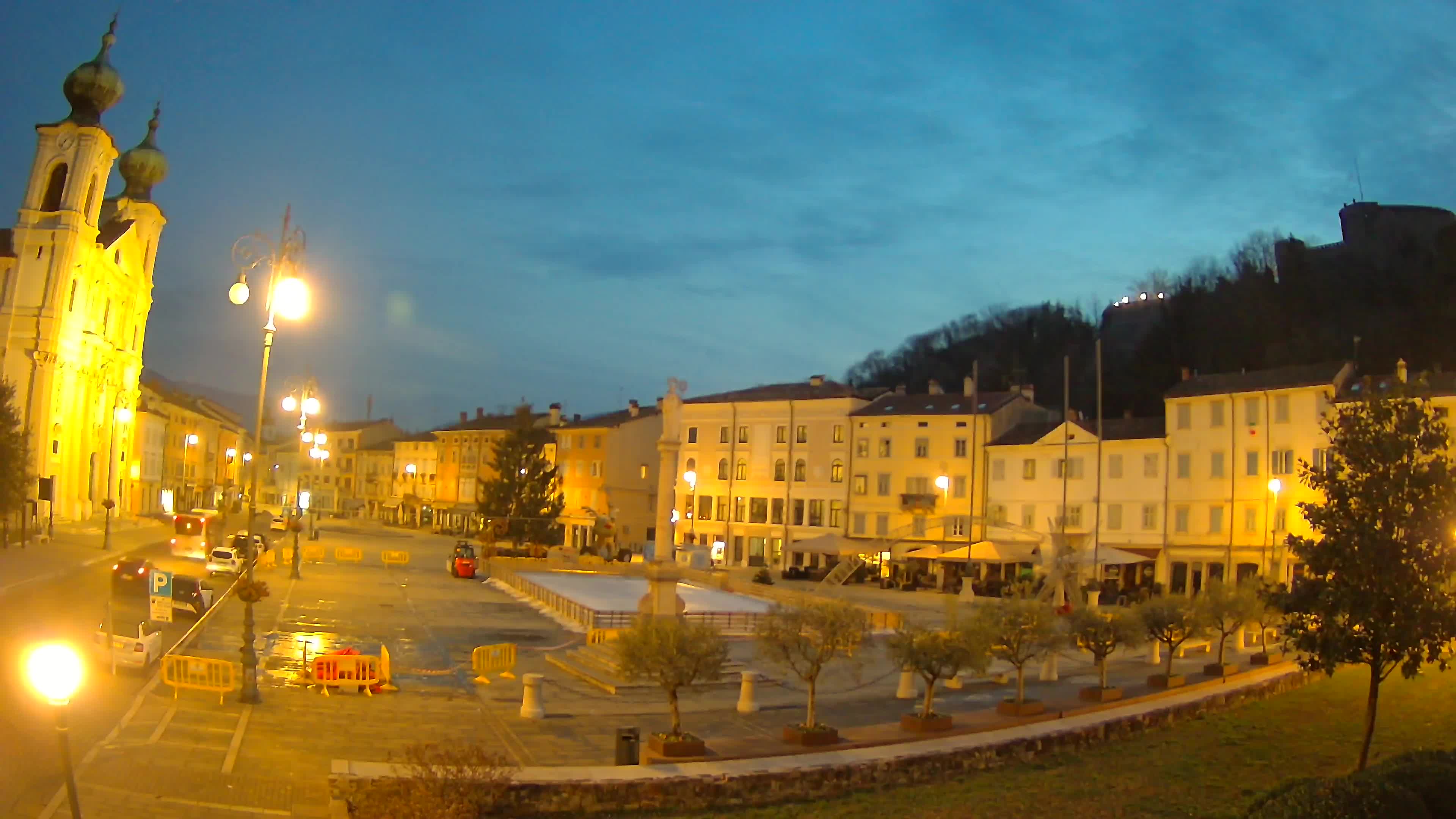 Gorizia – Plaza Vittoria – iglesia de San Pedro. Ignacio