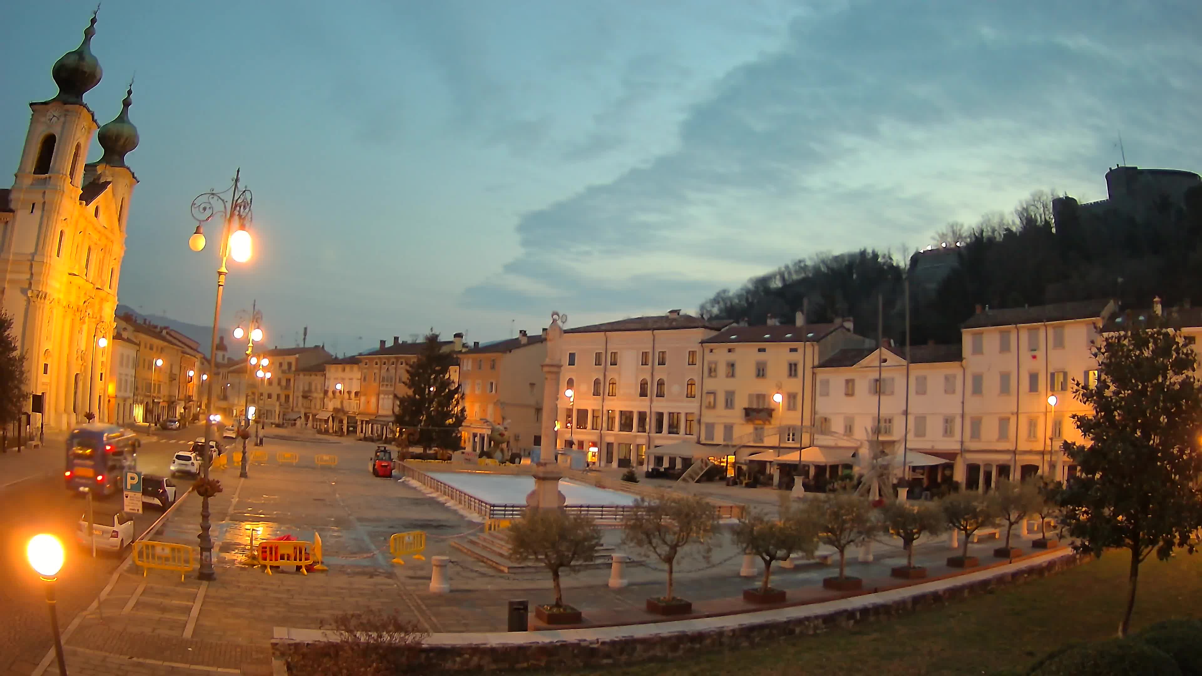 Gorizia – Plaza Vittoria – iglesia de San Pedro. Ignacio