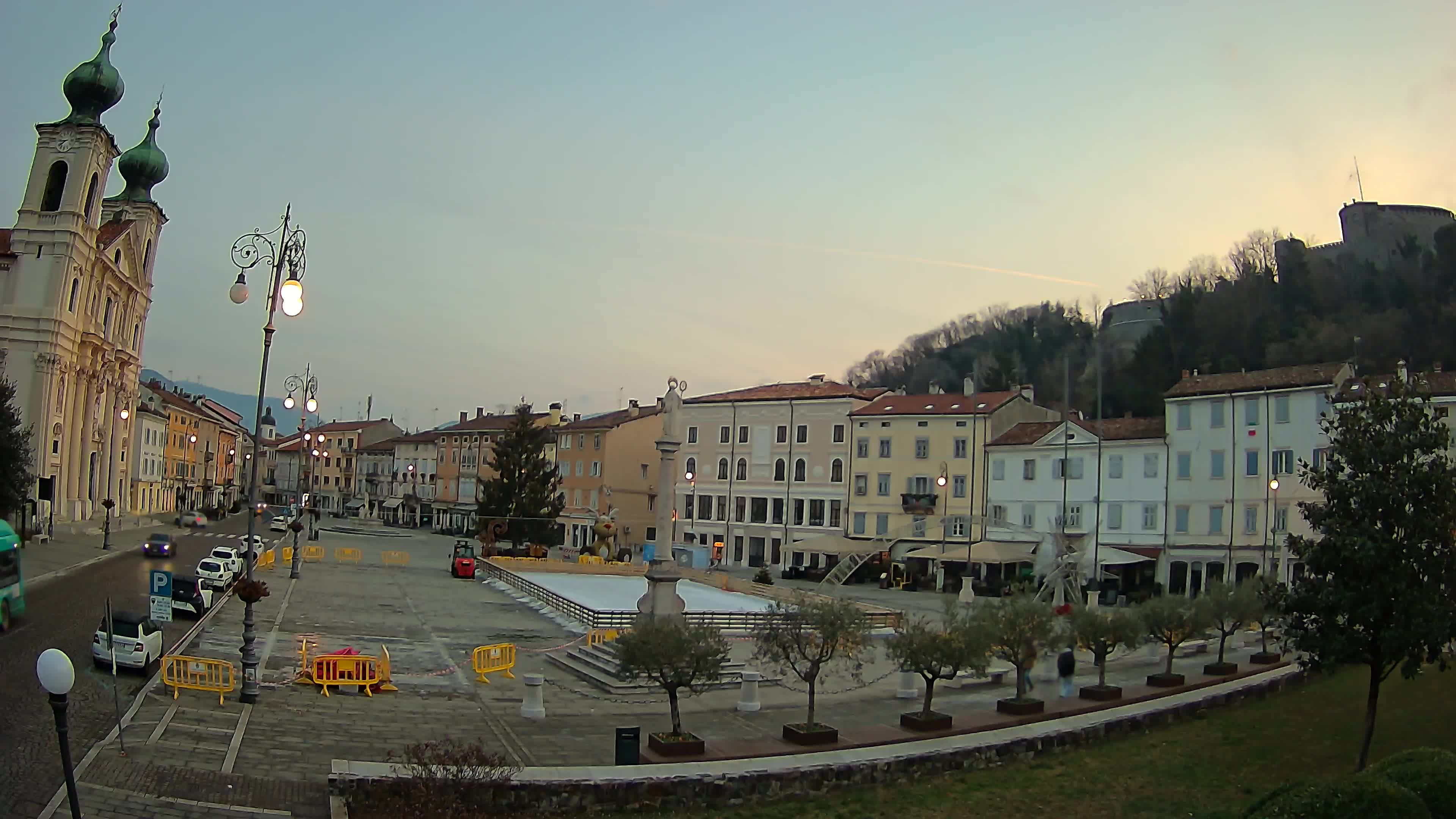 Gorizia Piazza della Vittoria e chiesa di S. Ignazio