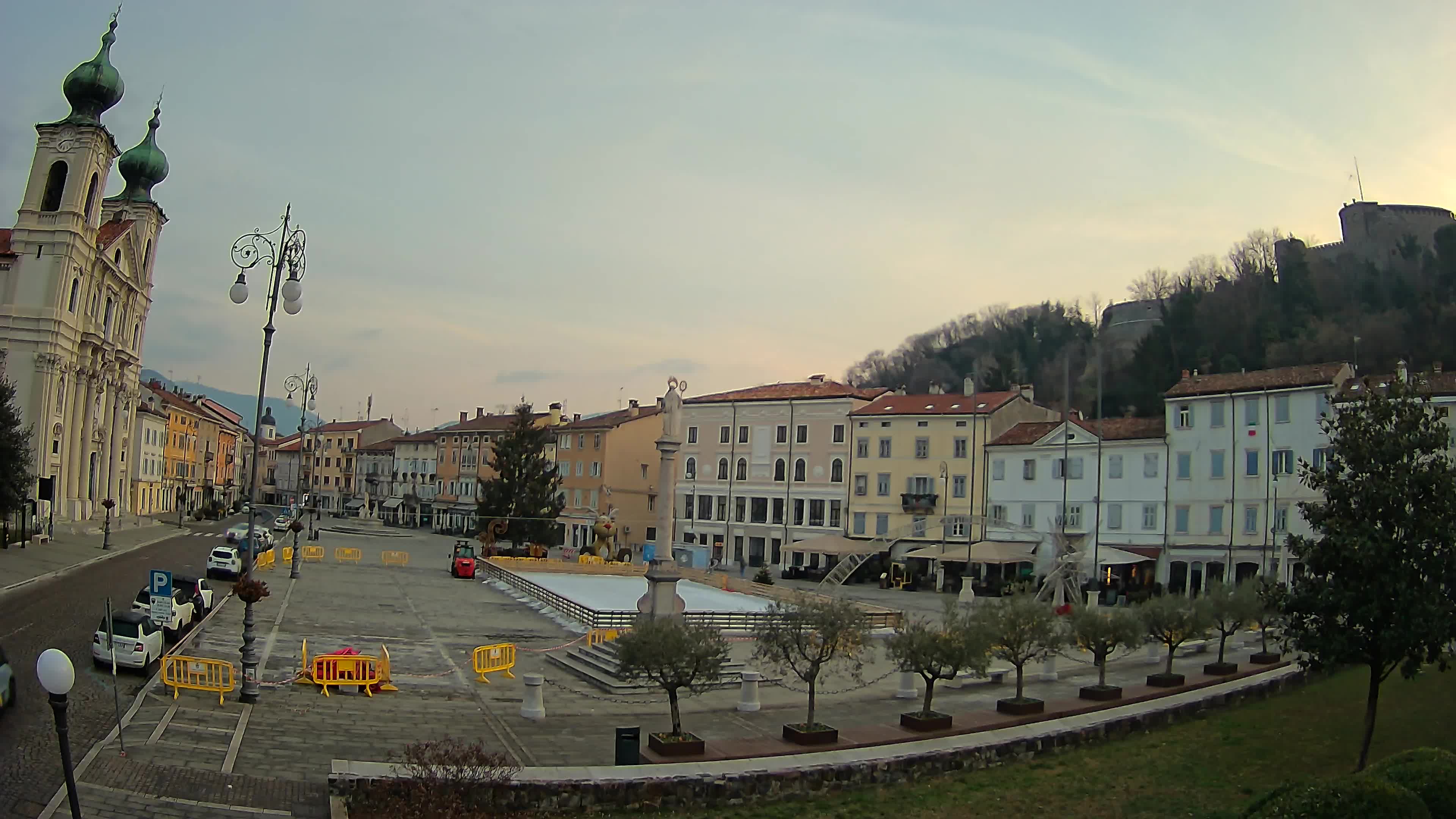 Gorizia Piazza della Vittoria e chiesa di S. Ignazio