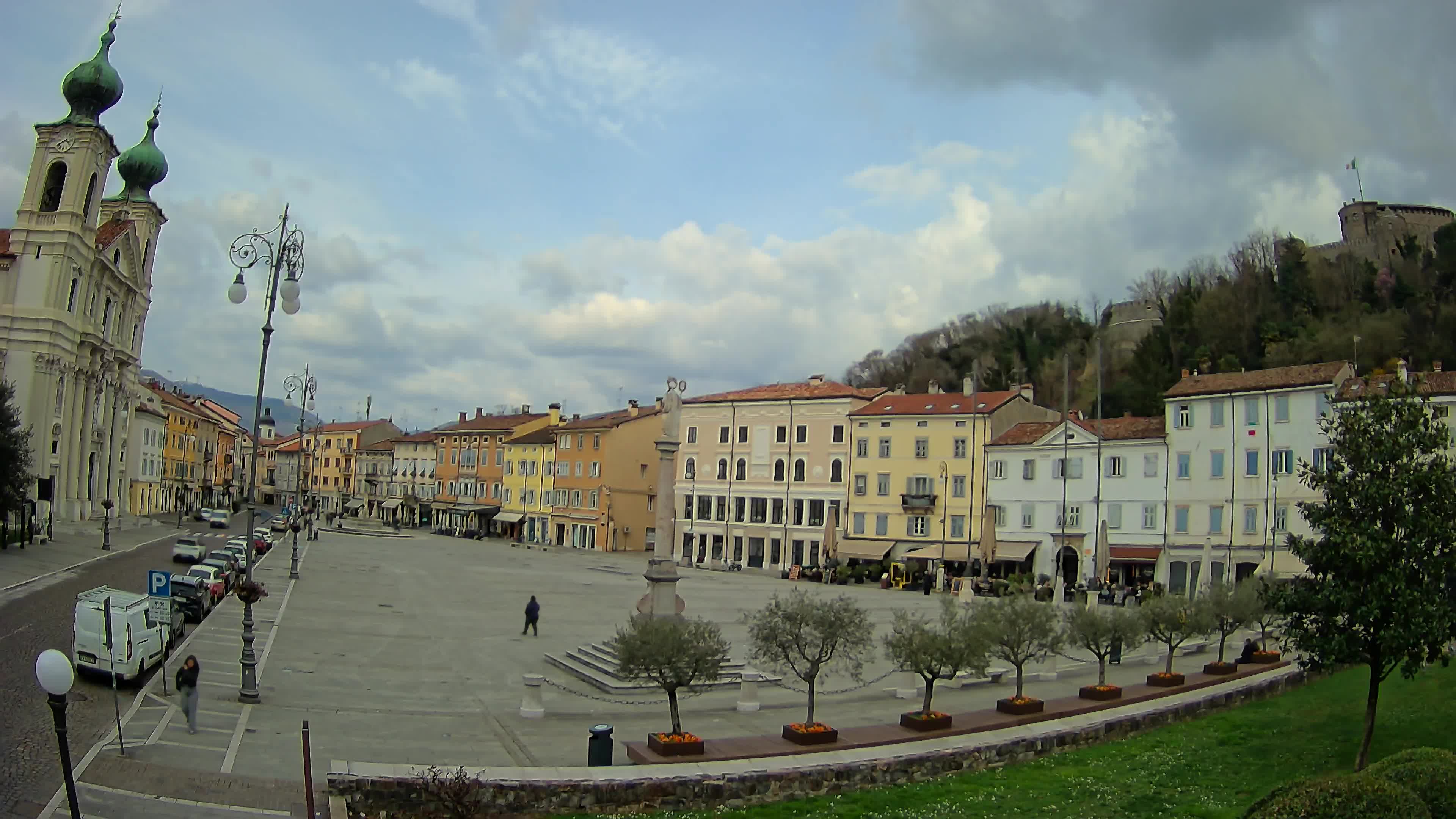 Gorizia Piazza della Vittoria e chiesa di S. Ignazio