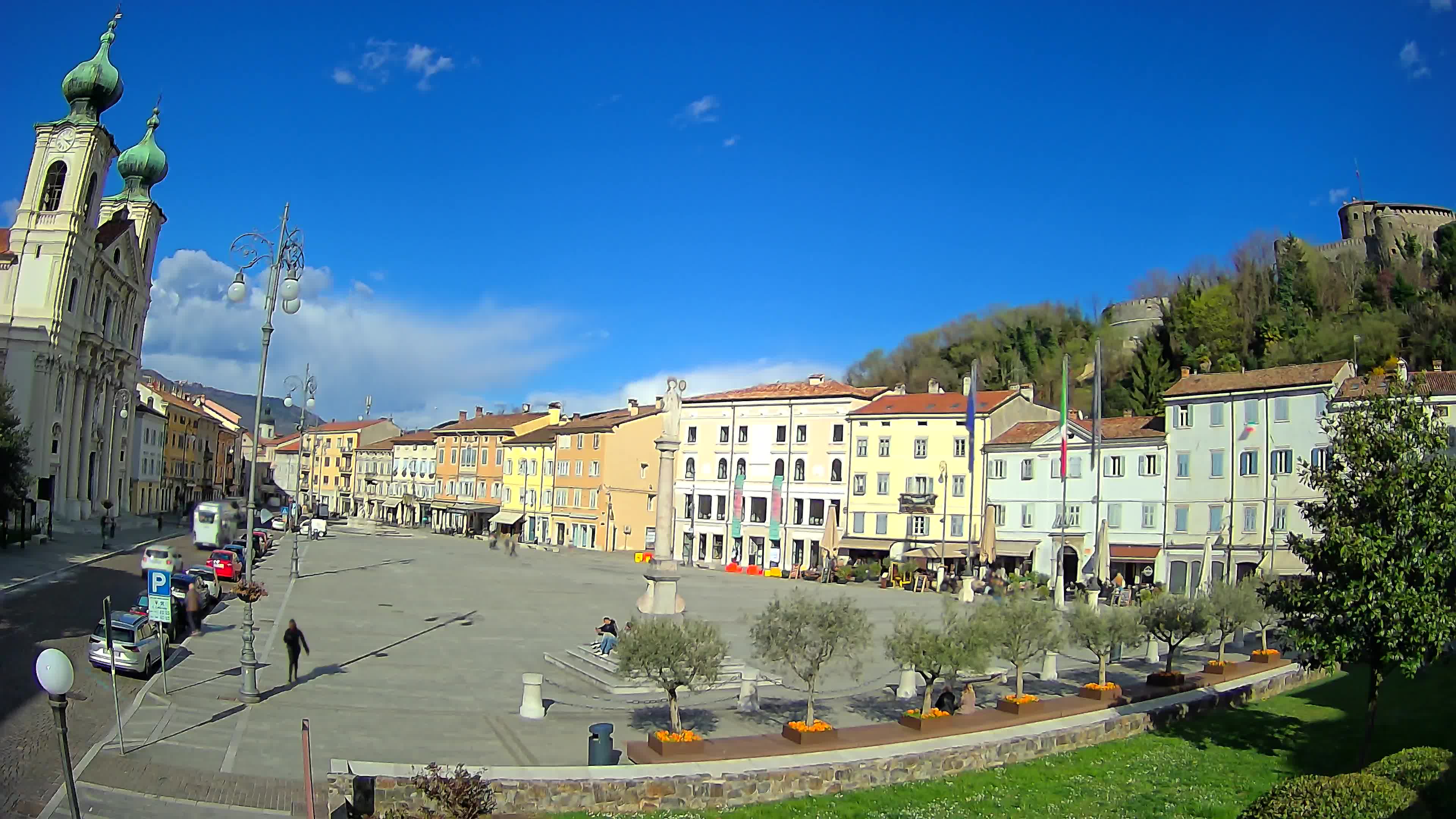 Kamera Gorica Travnik in cerkev sv. Ignacija