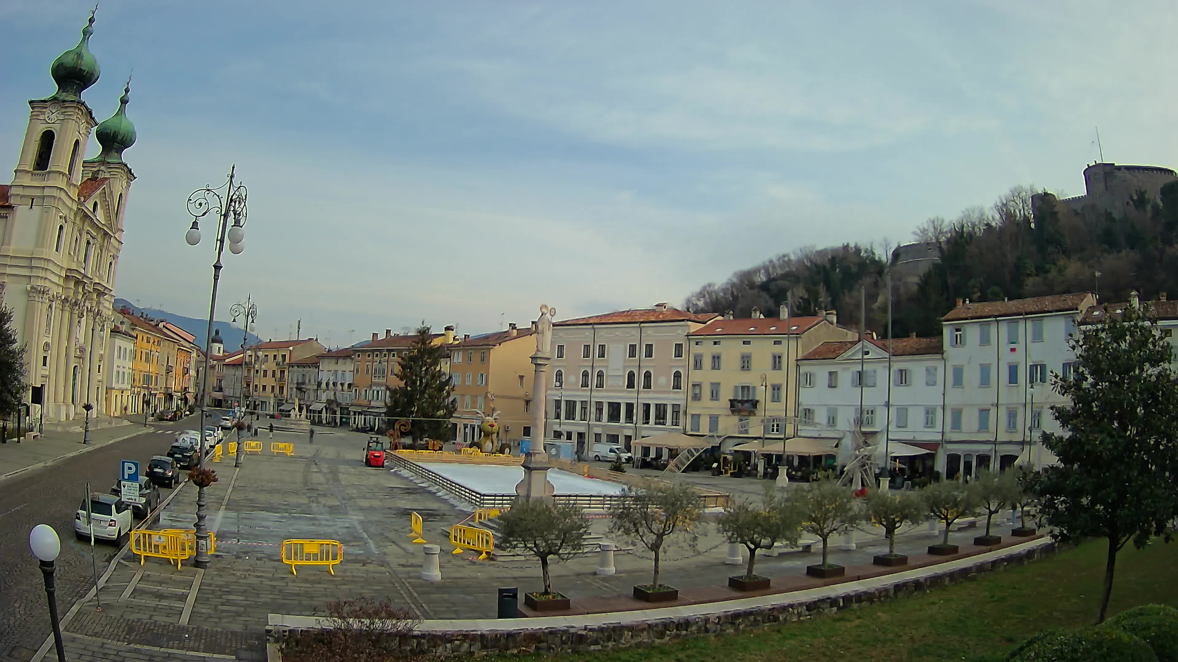 Gorizia – Plaza Vittoria – iglesia de San Pedro. Ignacio