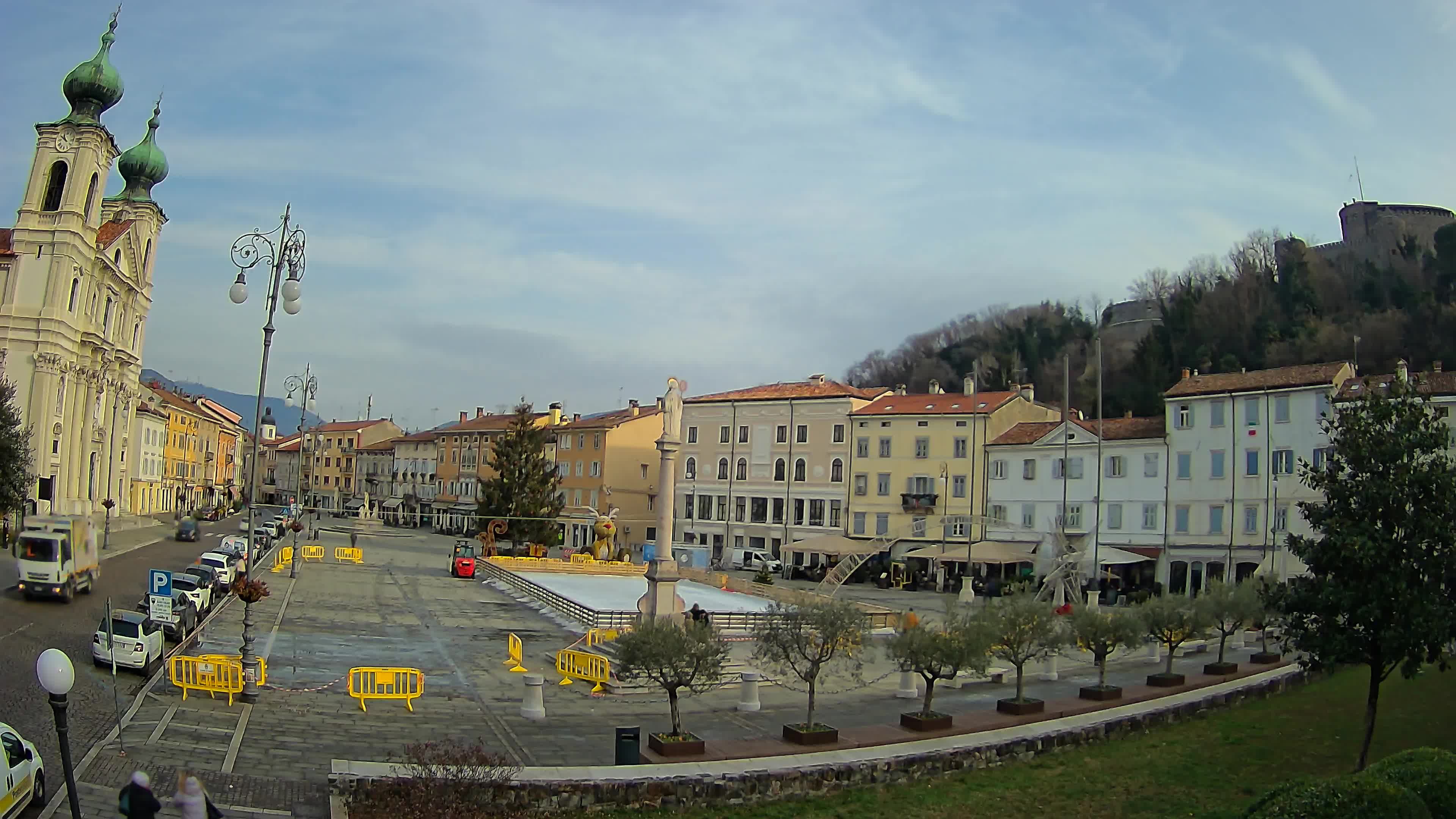 Kamera Gorica Travnik in cerkev sv. Ignacija