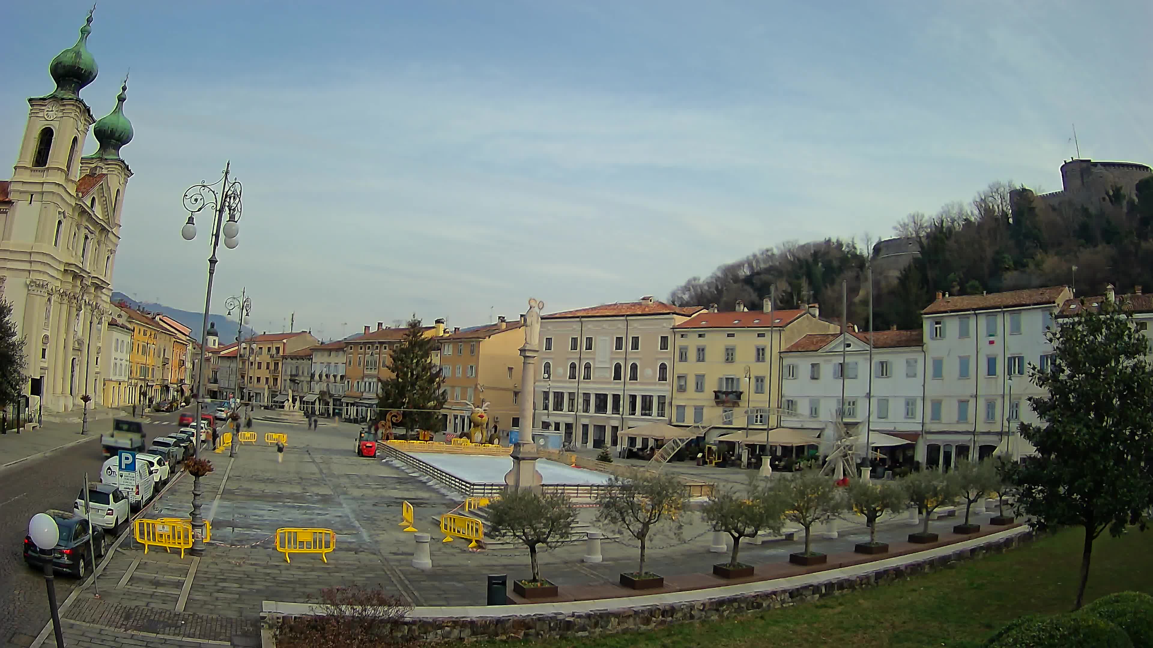 Kamera Gorica Travnik in cerkev sv. Ignacija