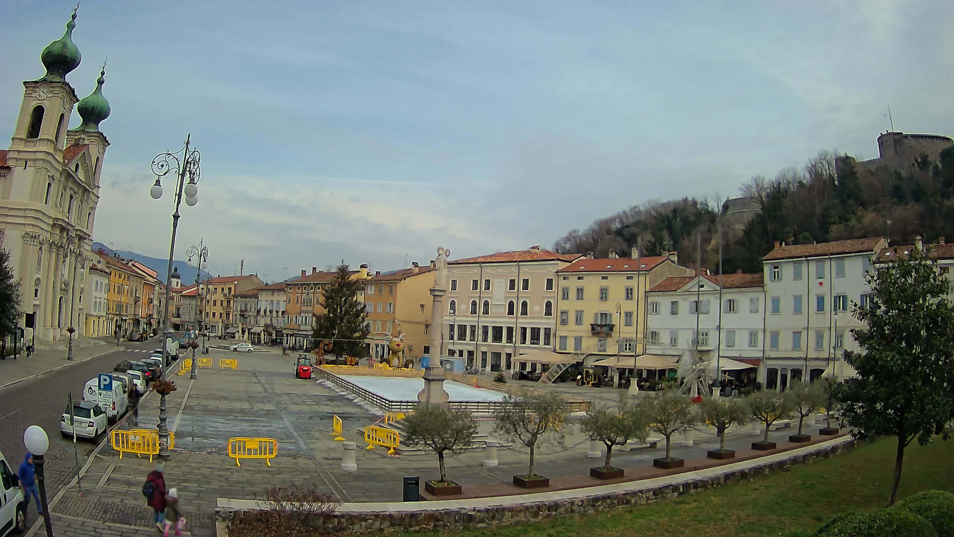 Kamera Gorica Travnik in cerkev sv. Ignacija