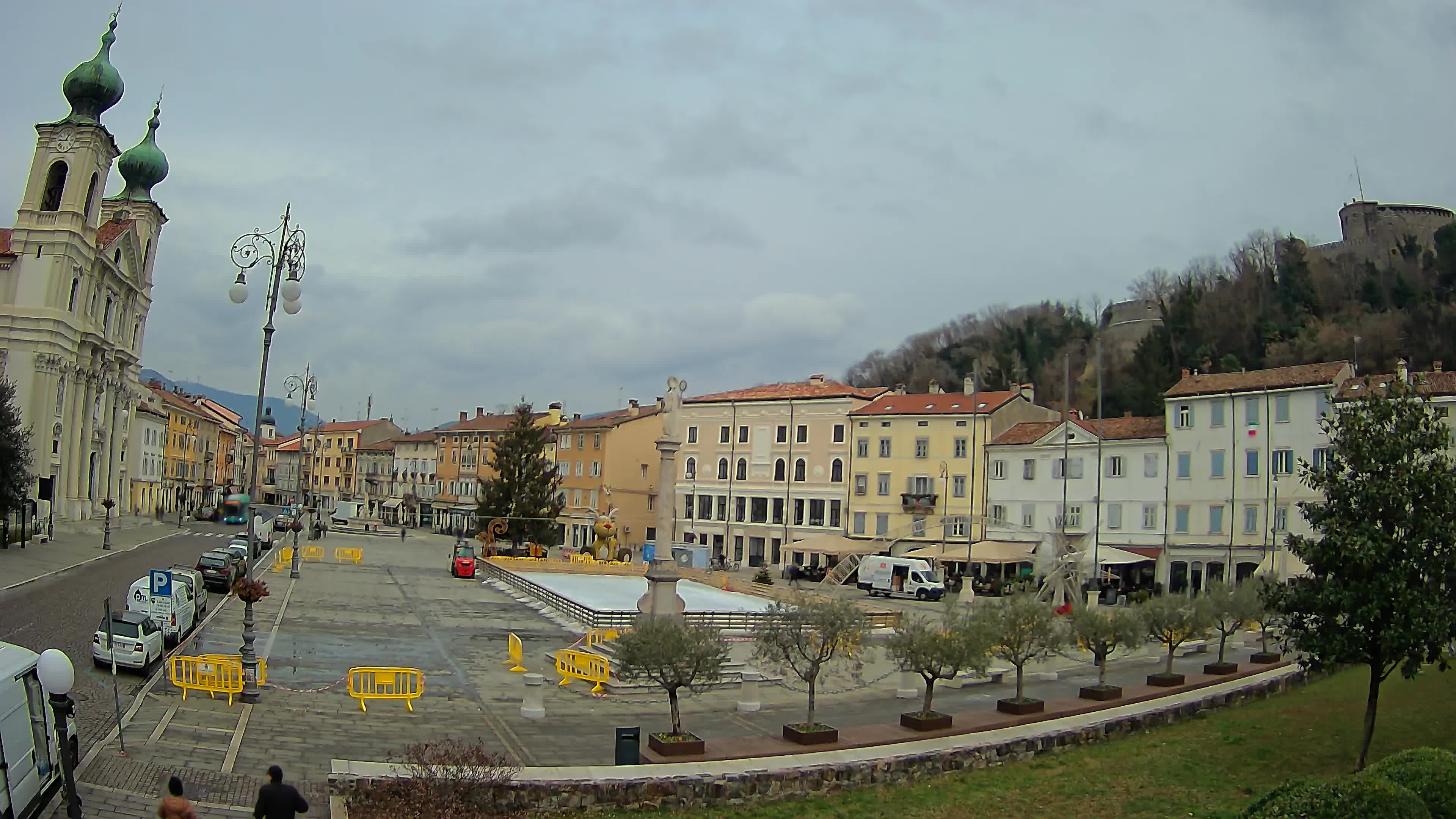 Gorizia – Plaza Vittoria – iglesia de San Pedro. Ignacio