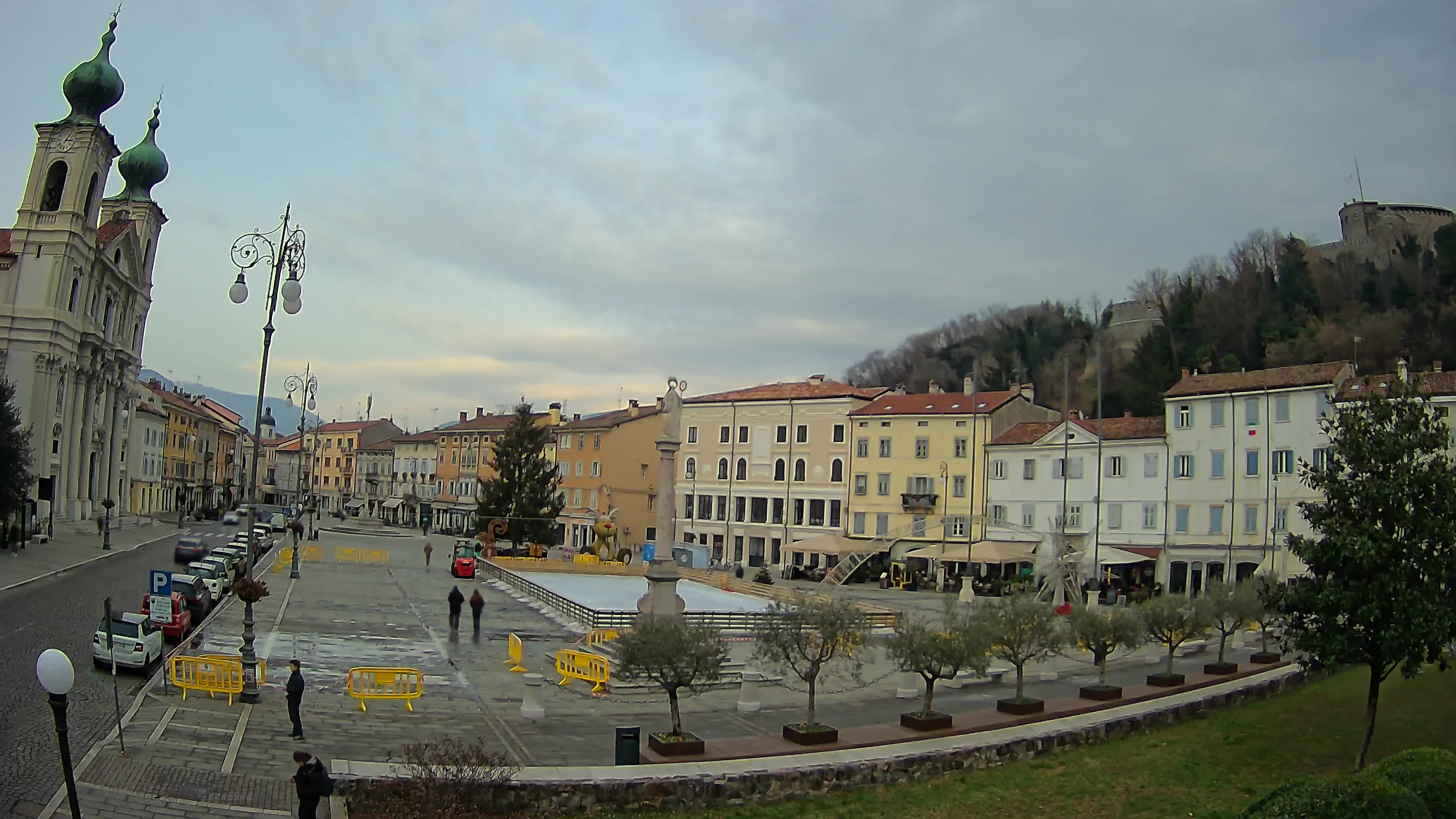 Gorizia Piazza della Vittoria e chiesa di S. Ignazio