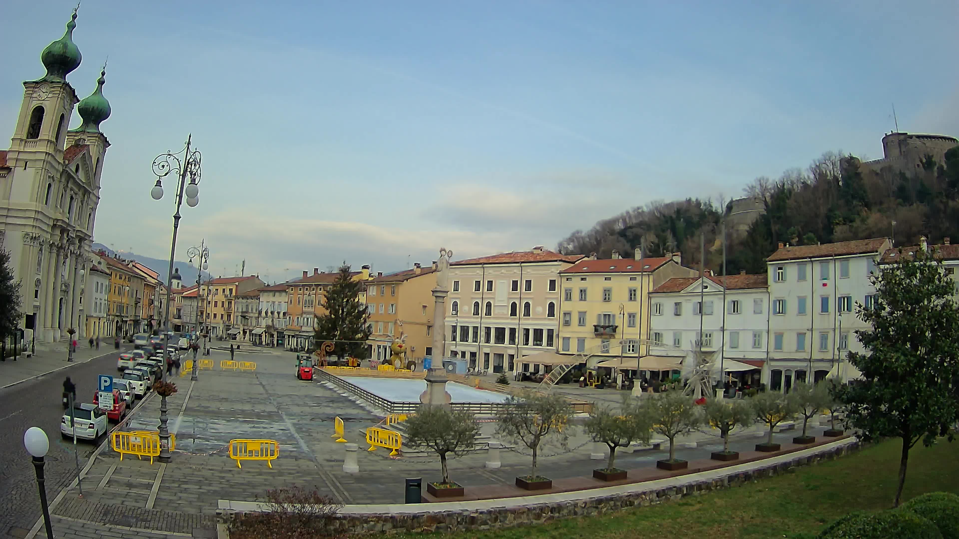 Gorizia Piazza della Vittoria e chiesa di S. Ignazio