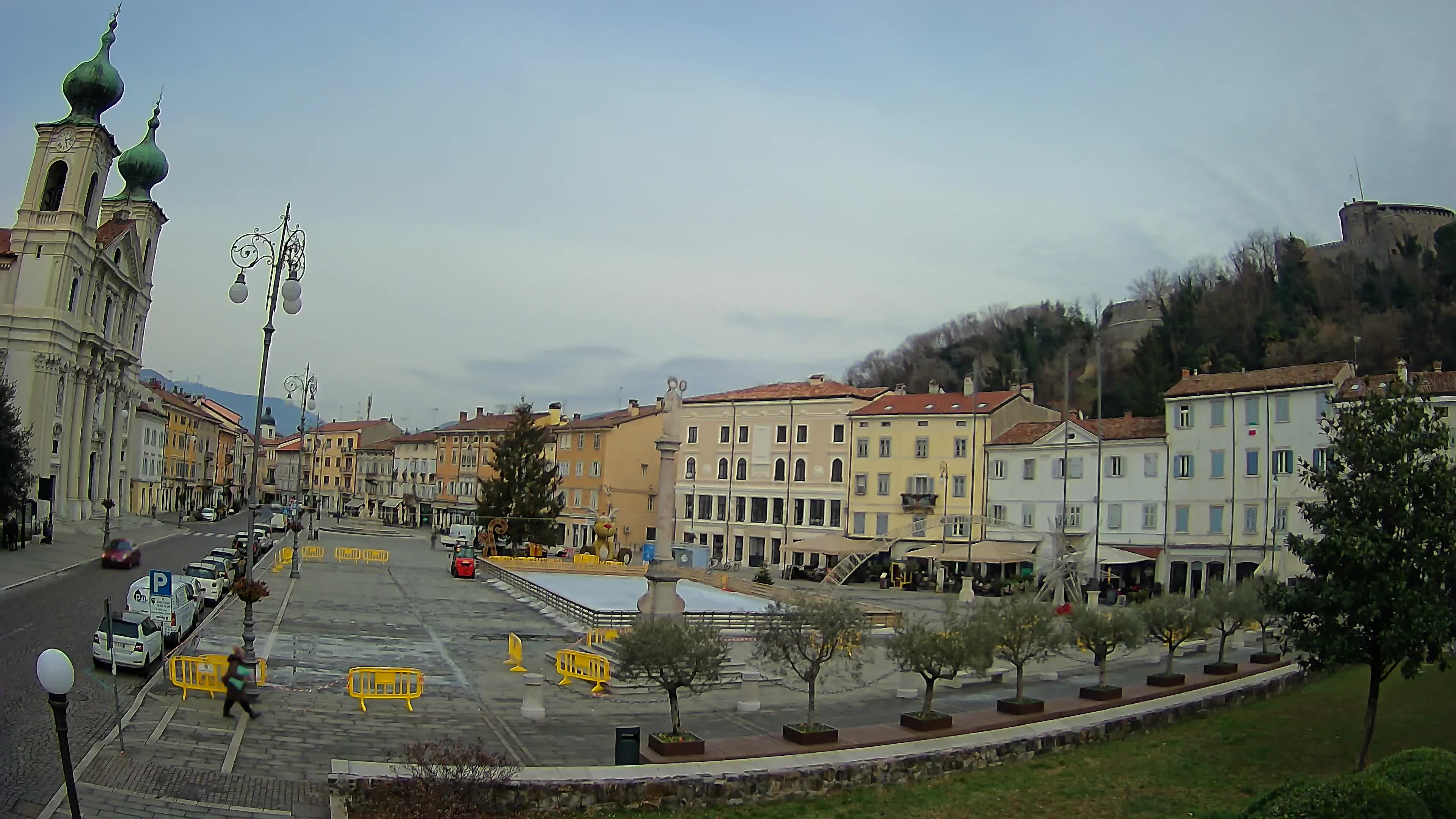 Gorizia – Plaza Vittoria – iglesia de San Pedro. Ignacio
