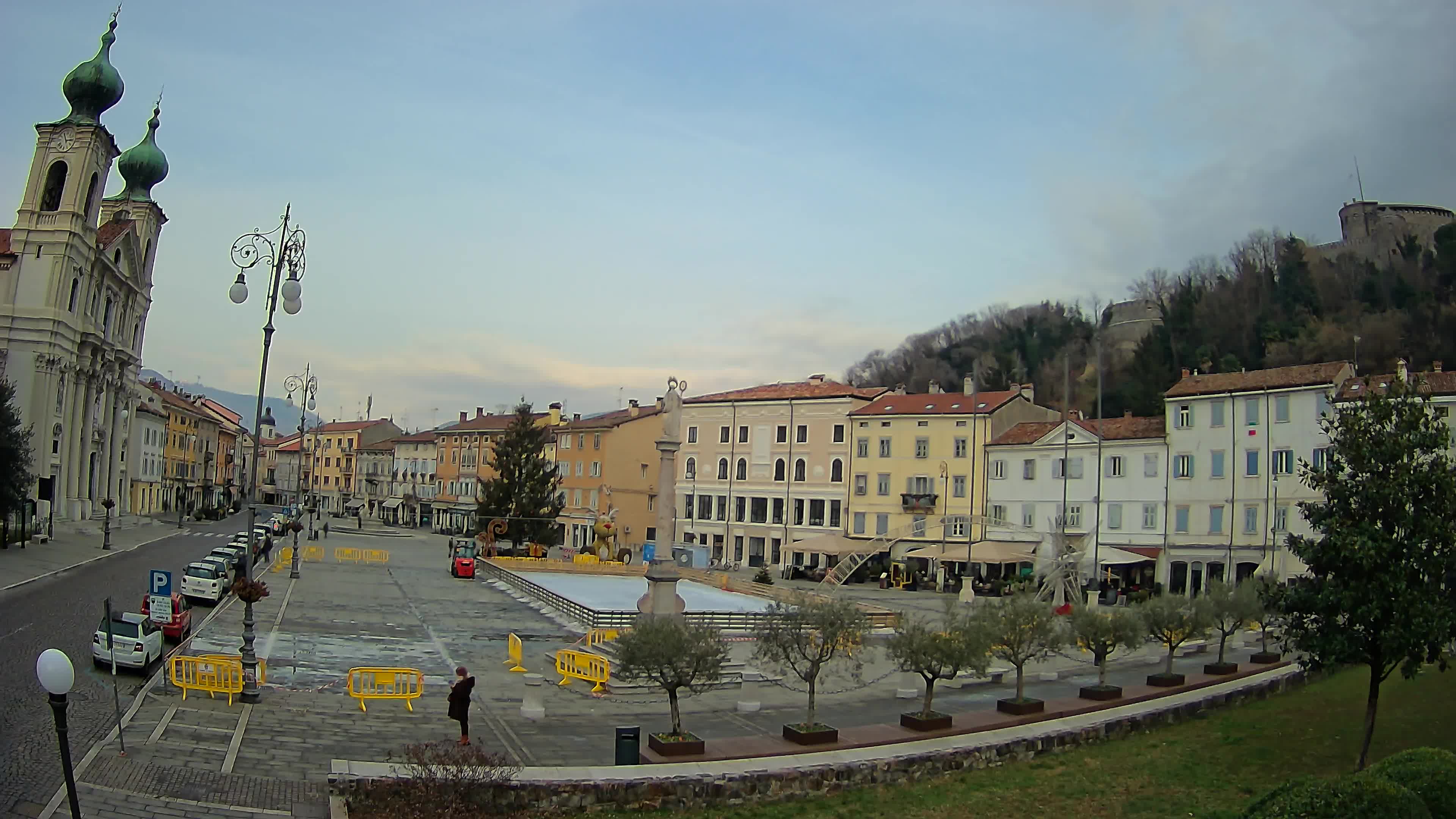 Kamera Gorica Travnik in cerkev sv. Ignacija