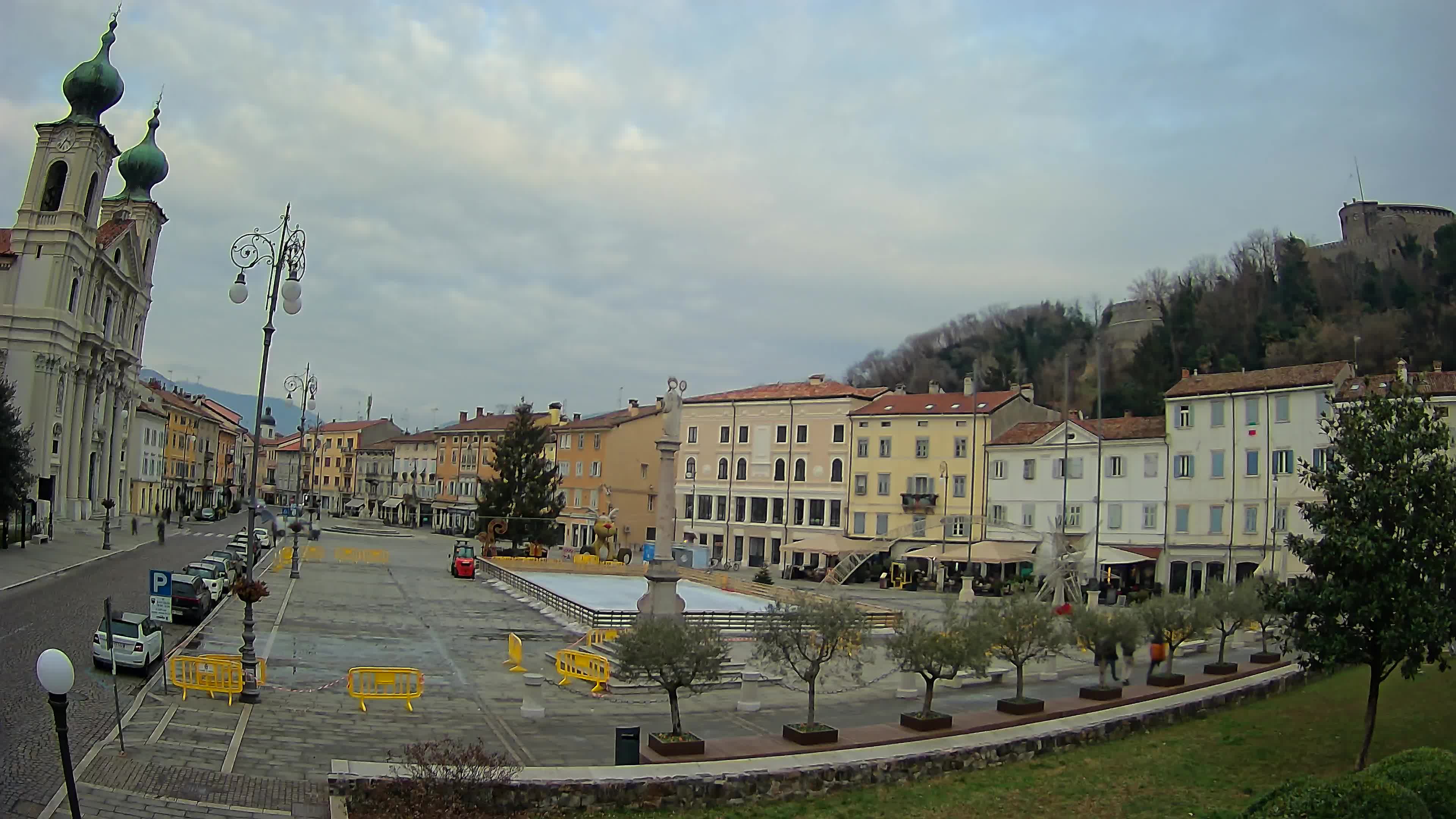 Gorizia Piazza della Vittoria e chiesa di S. Ignazio