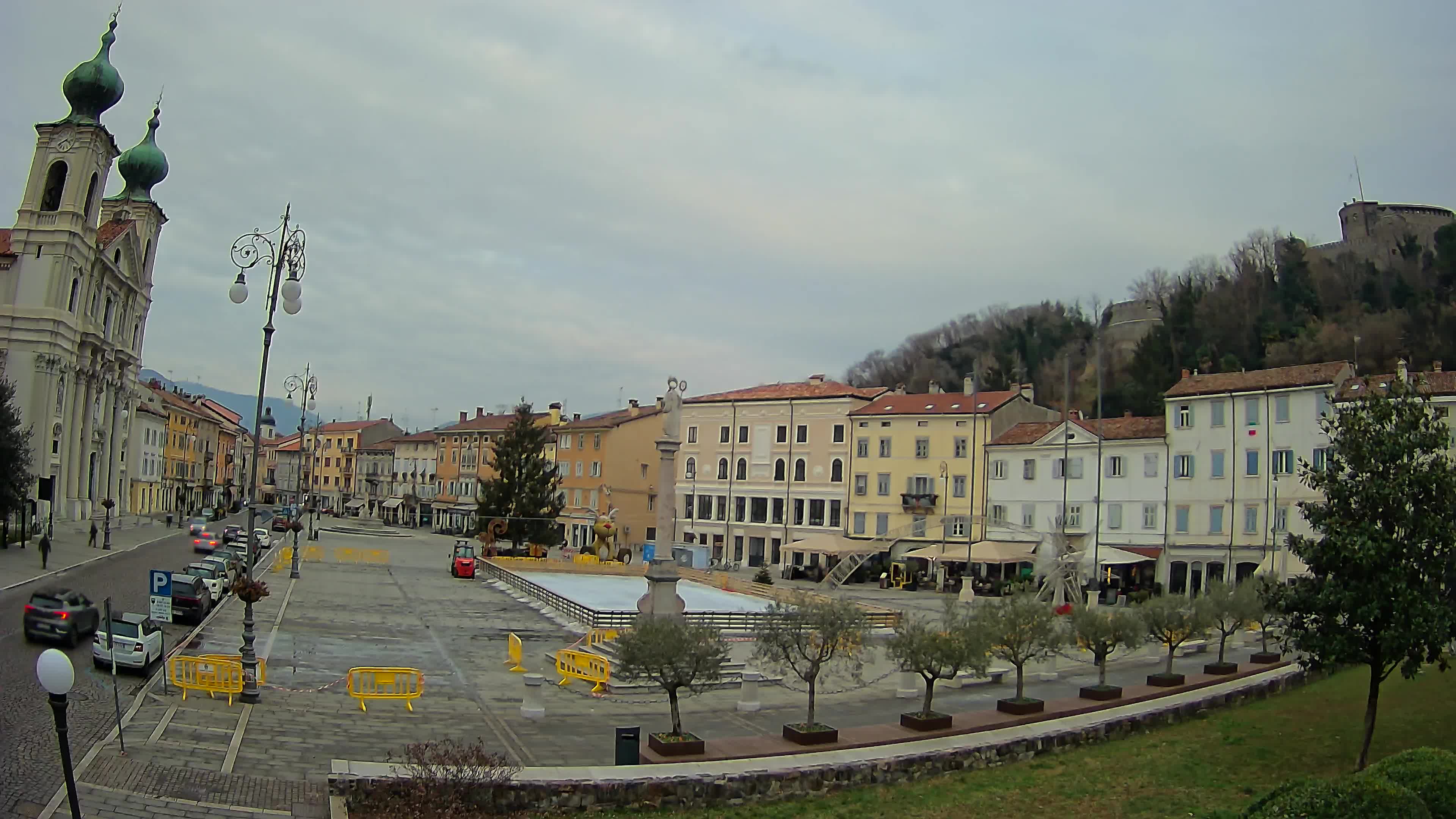 Gorizia – Plaza Vittoria – iglesia de San Pedro. Ignacio