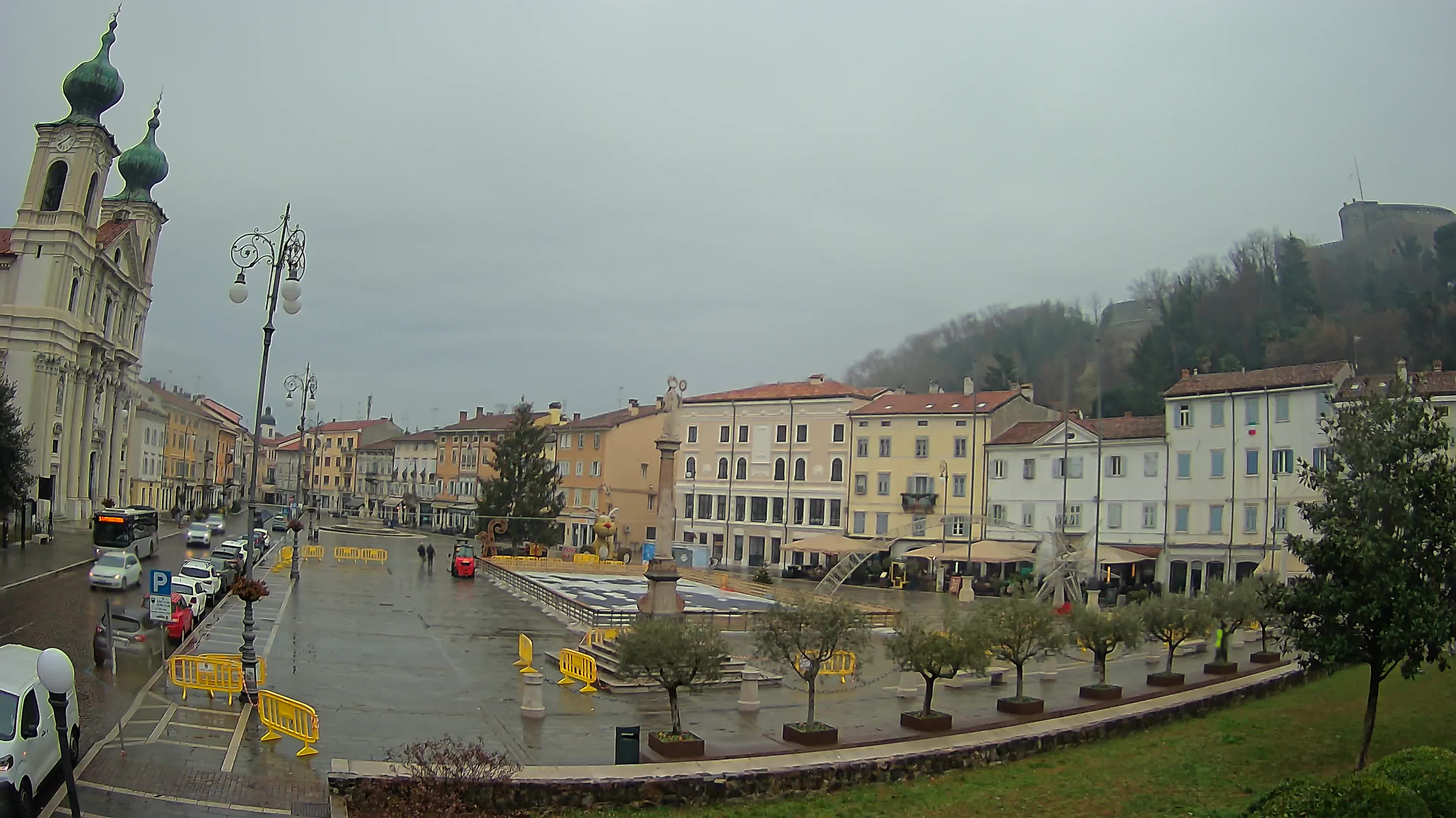 Gorizia Piazza della Vittoria e chiesa di S. Ignazio