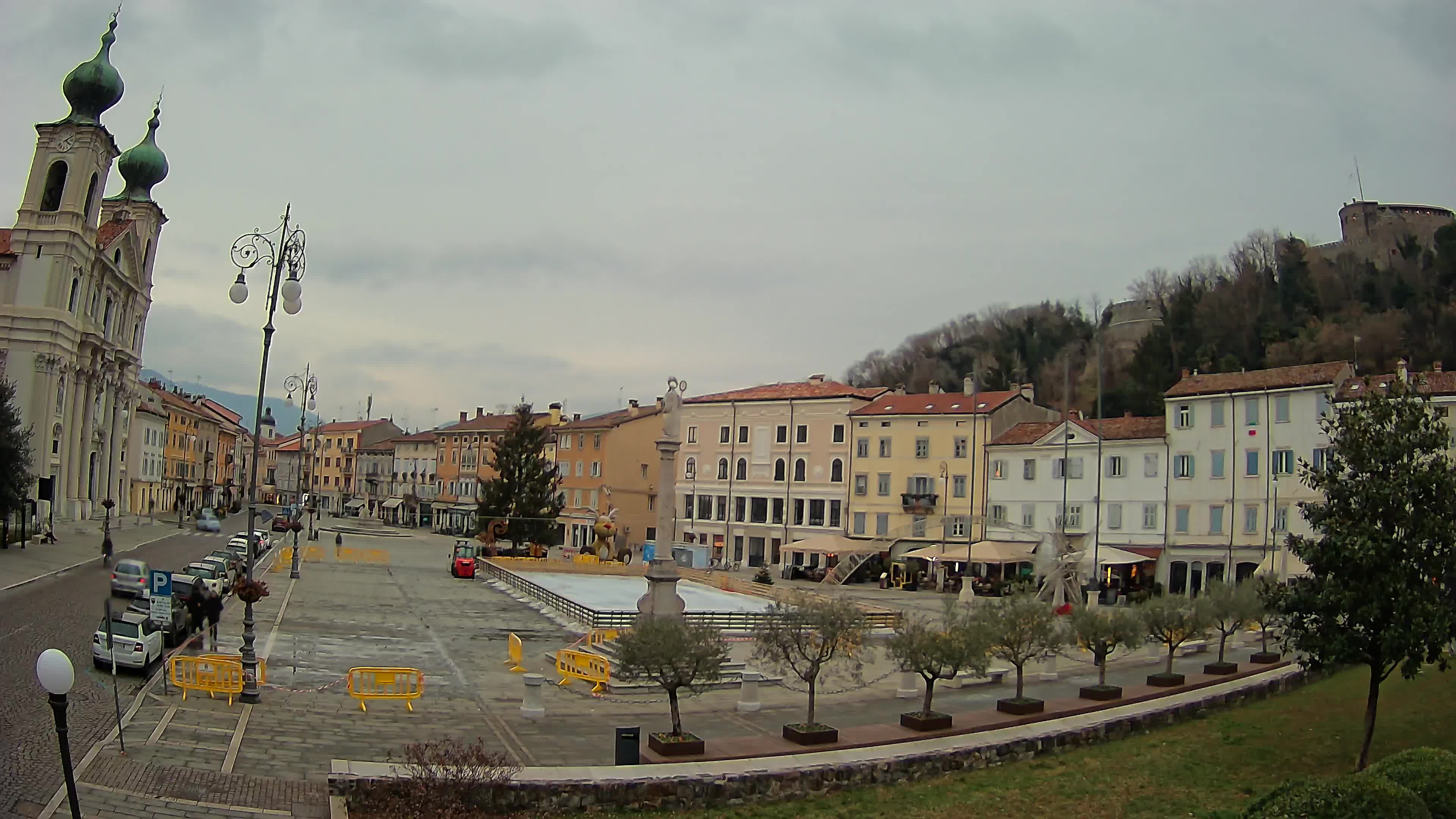 Gorizia – Plaza Vittoria – iglesia de San Pedro. Ignacio