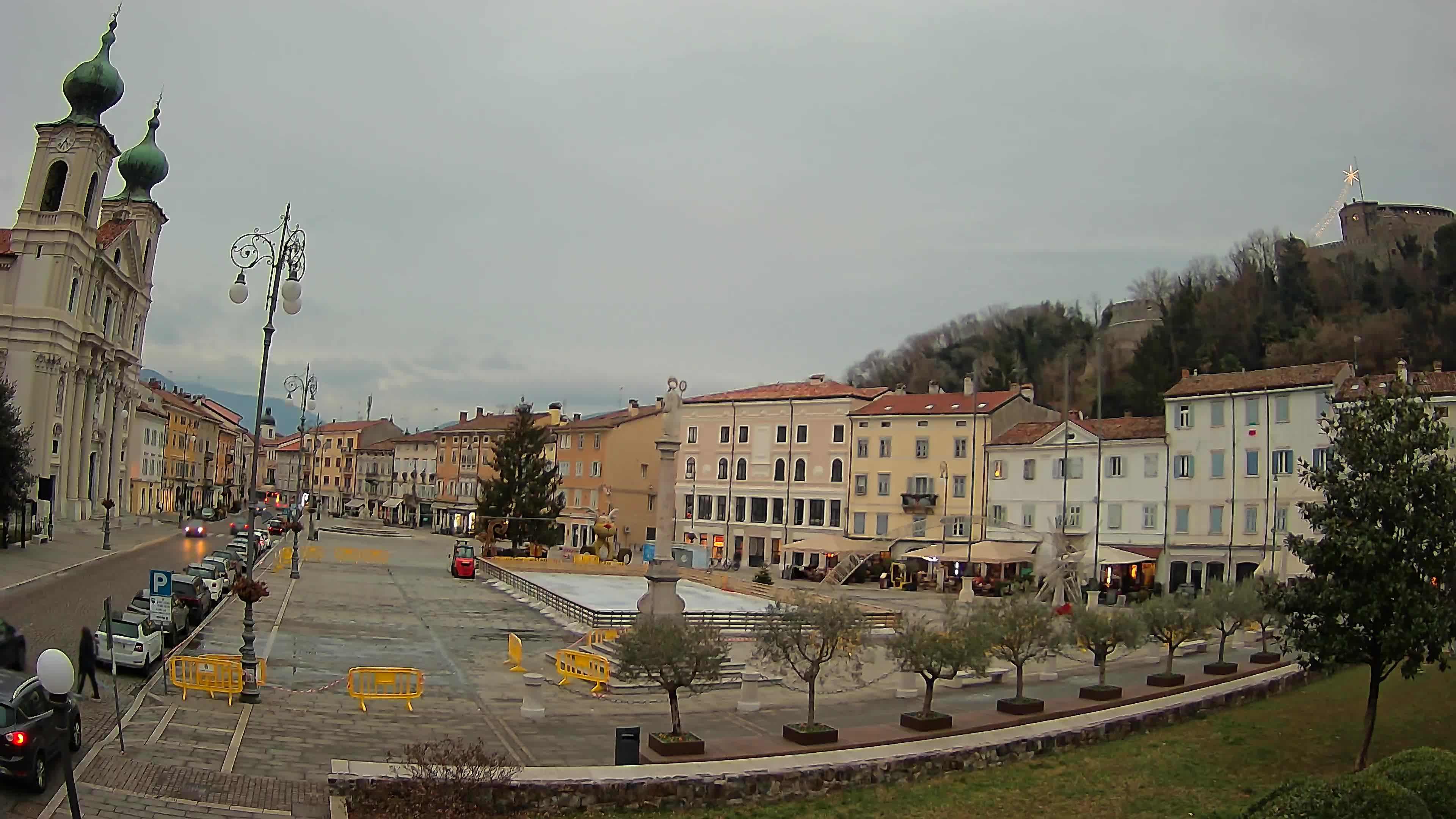 Gorizia Piazza della Vittoria e chiesa di S. Ignazio