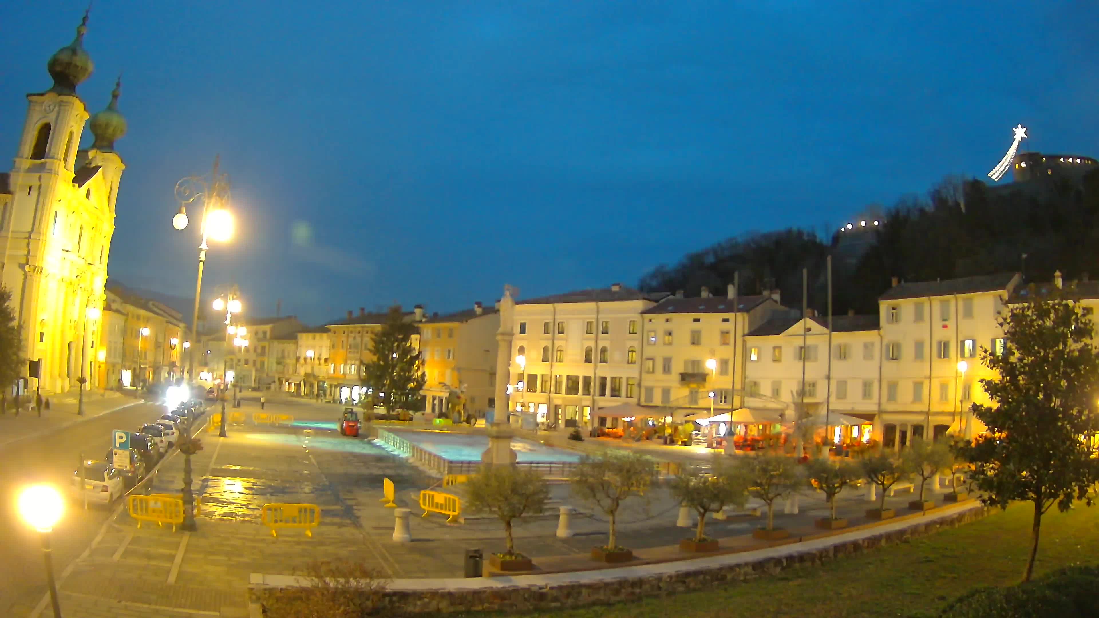 Gorizia Piazza della Vittoria e chiesa di S. Ignazio