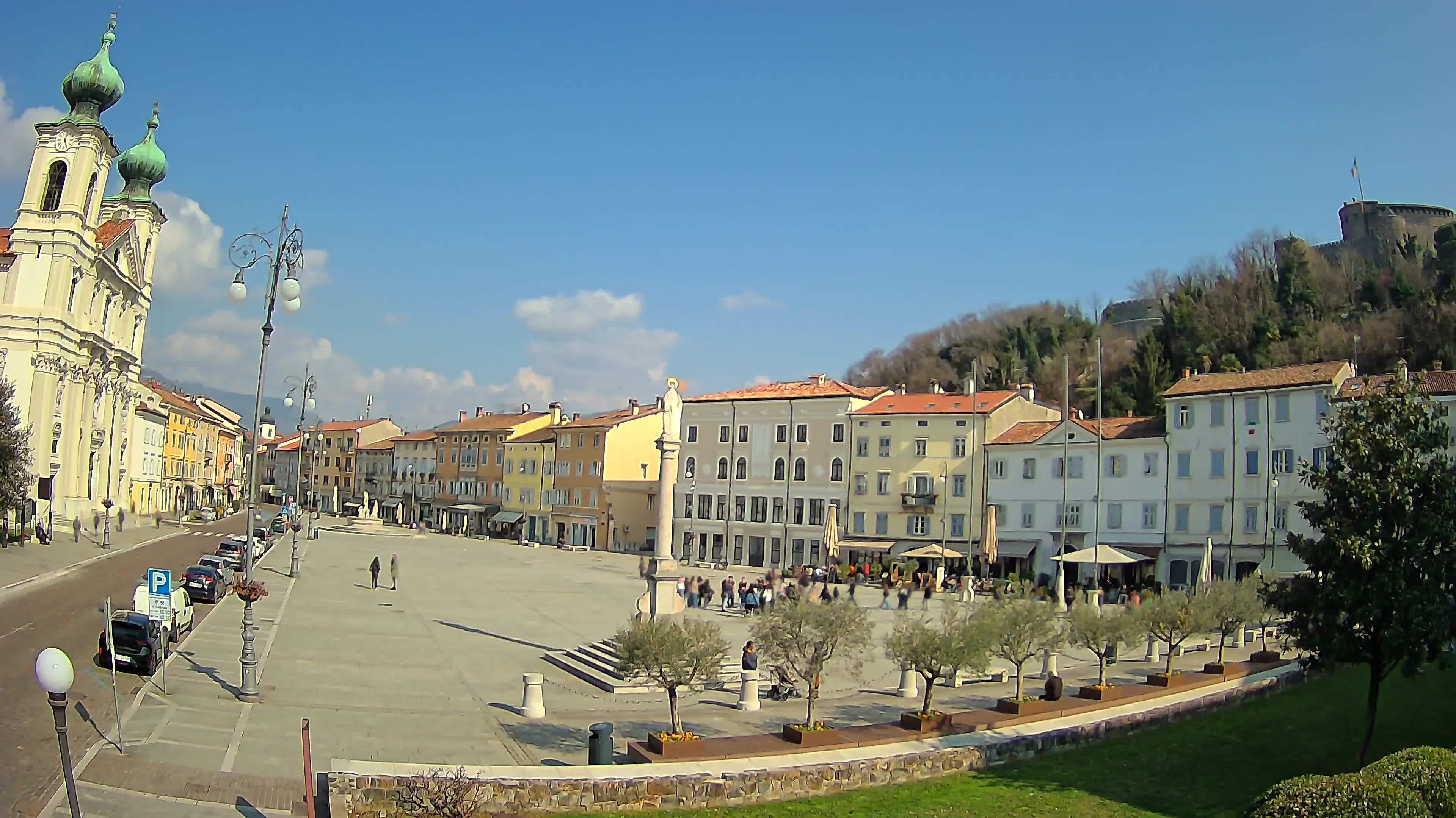 Kamera Gorica Travnik in cerkev sv. Ignacija