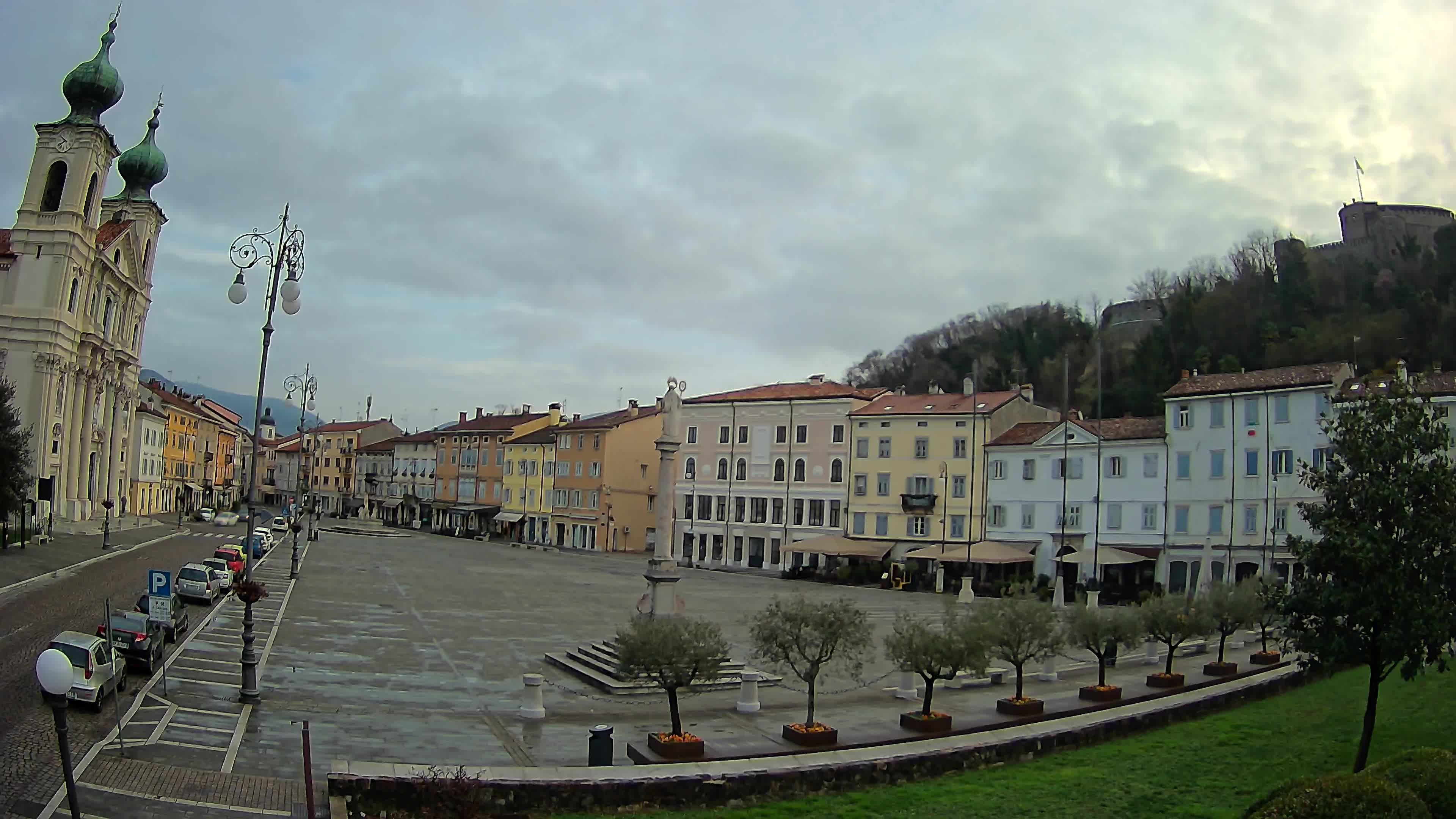 Kamera Gorica Travnik in cerkev sv. Ignacija