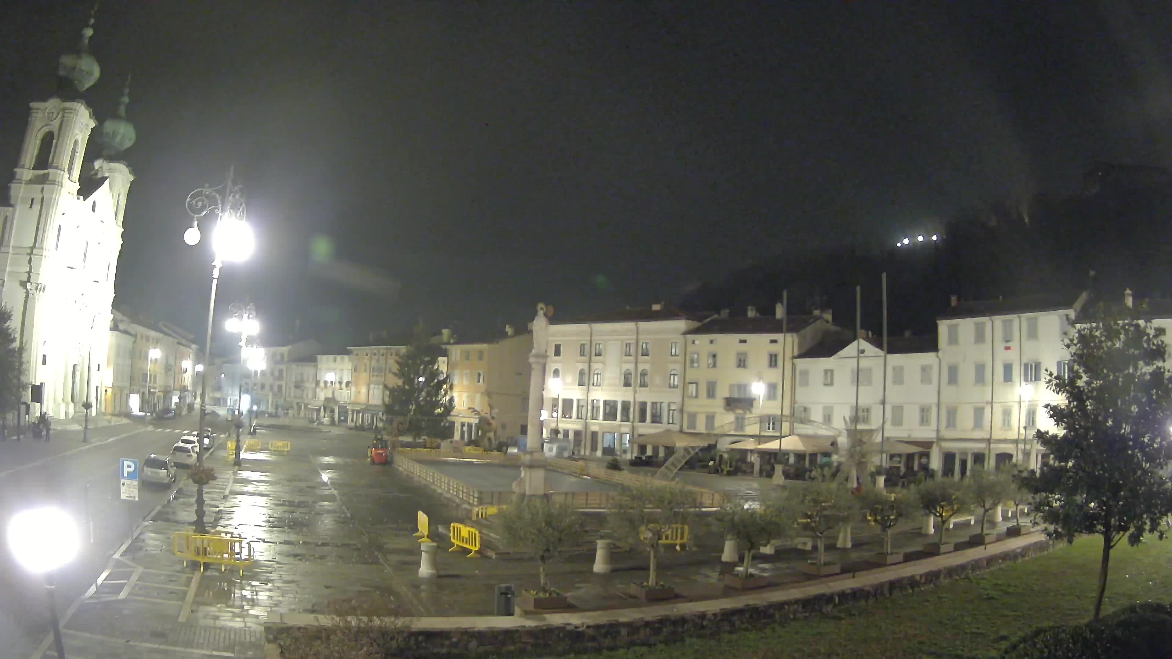 Kamera Gorica Travnik in cerkev sv. Ignacija