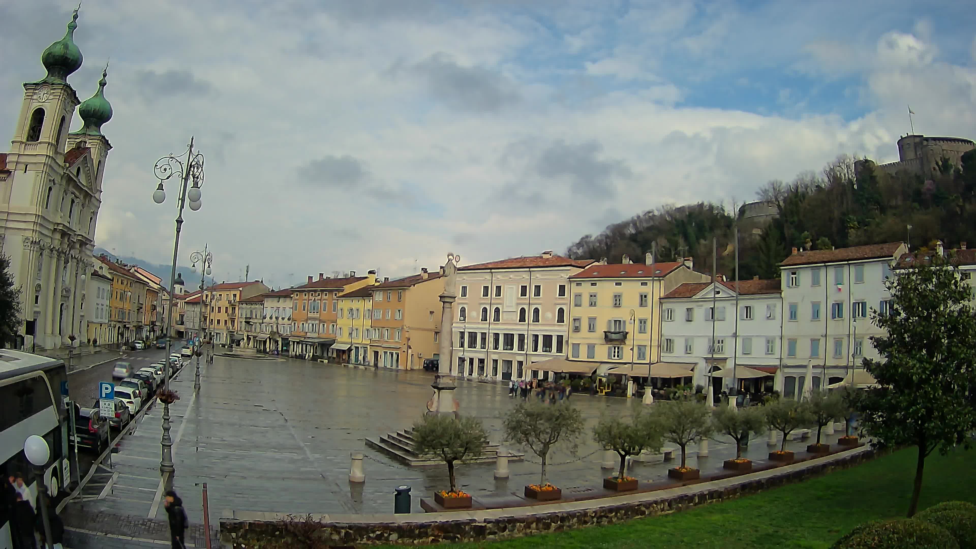 Gorizia – Plaza Vittoria – iglesia de San Pedro. Ignacio