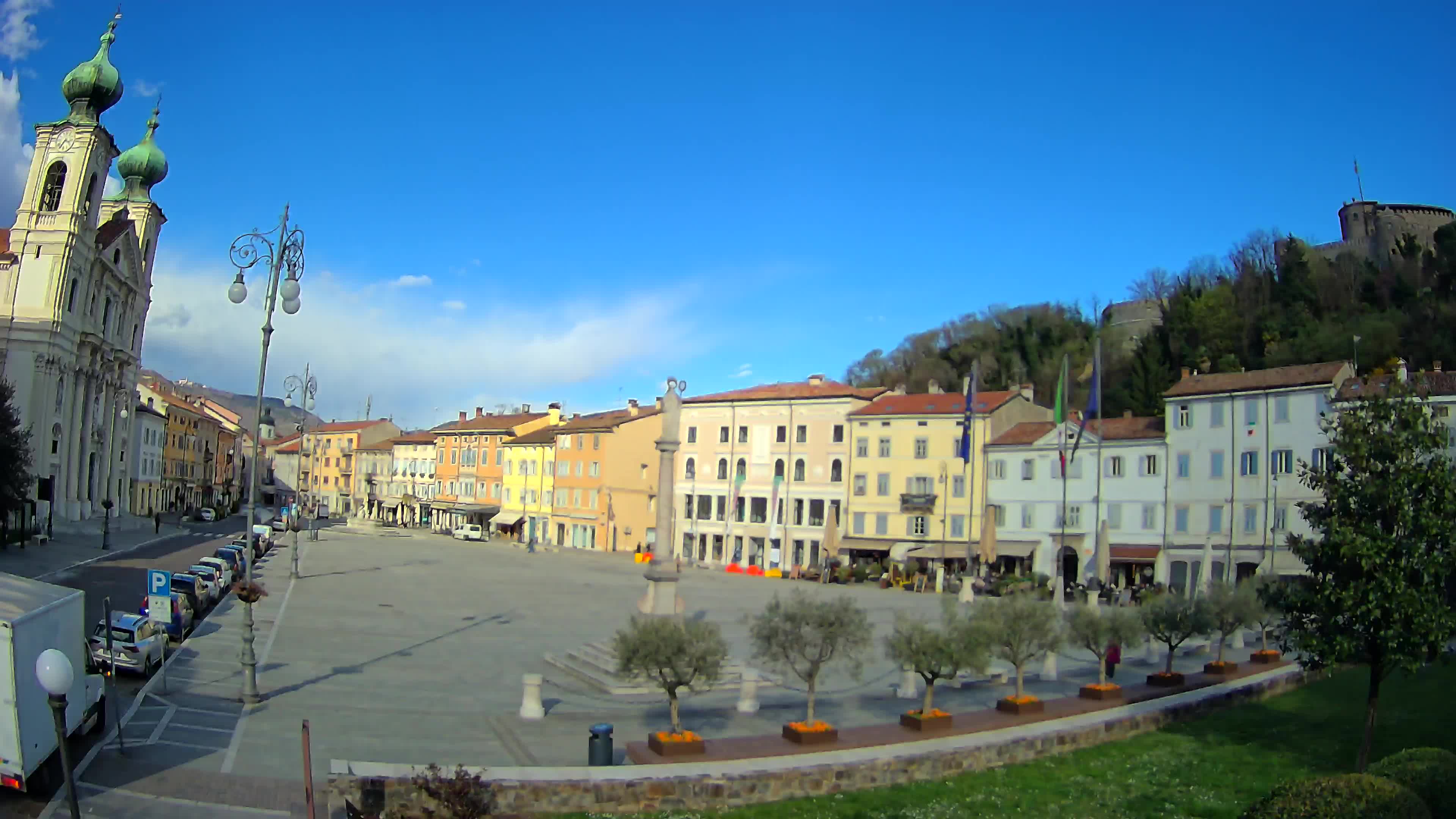 Kamera Gorica Travnik in cerkev sv. Ignacija
