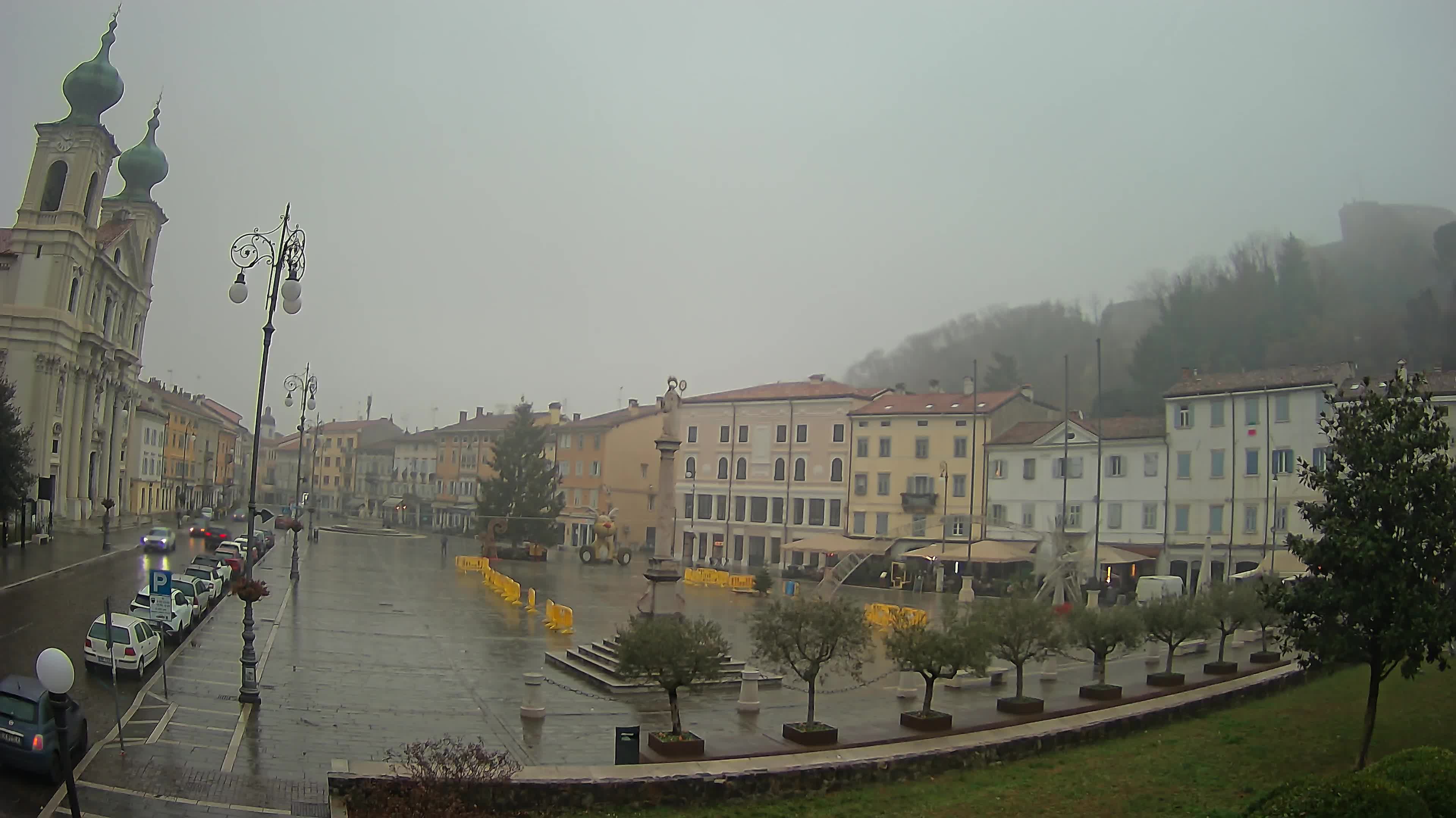 Gorizia Piazza della Vittoria e chiesa di S. Ignazio
