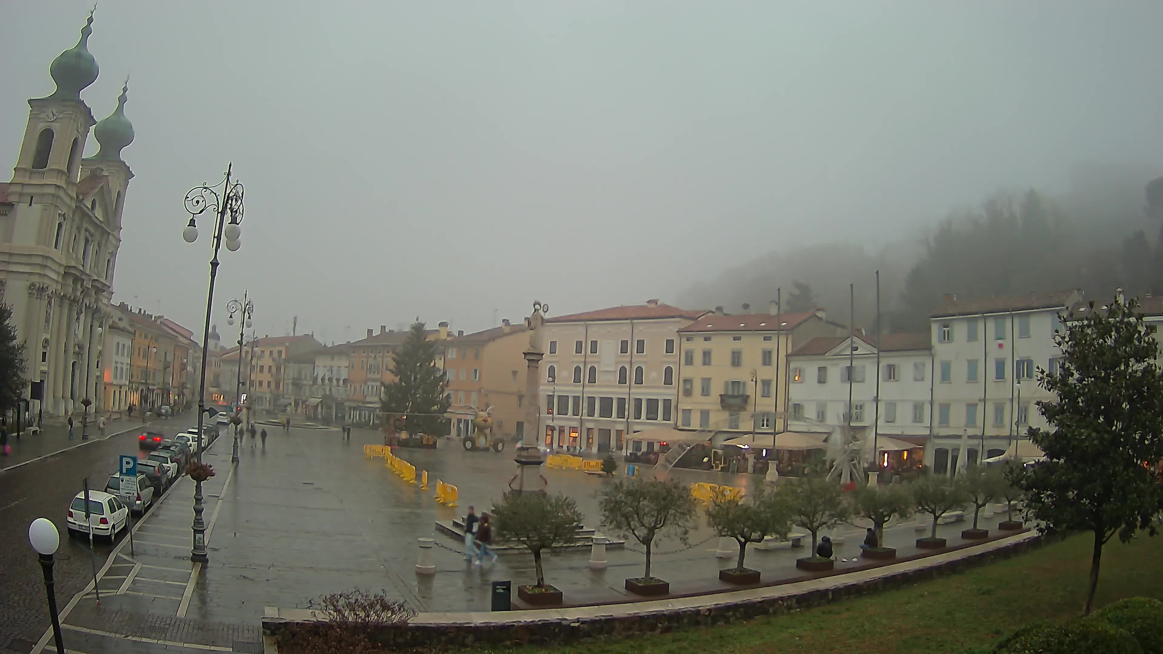 Gorizia Piazza della Vittoria e chiesa di S. Ignazio