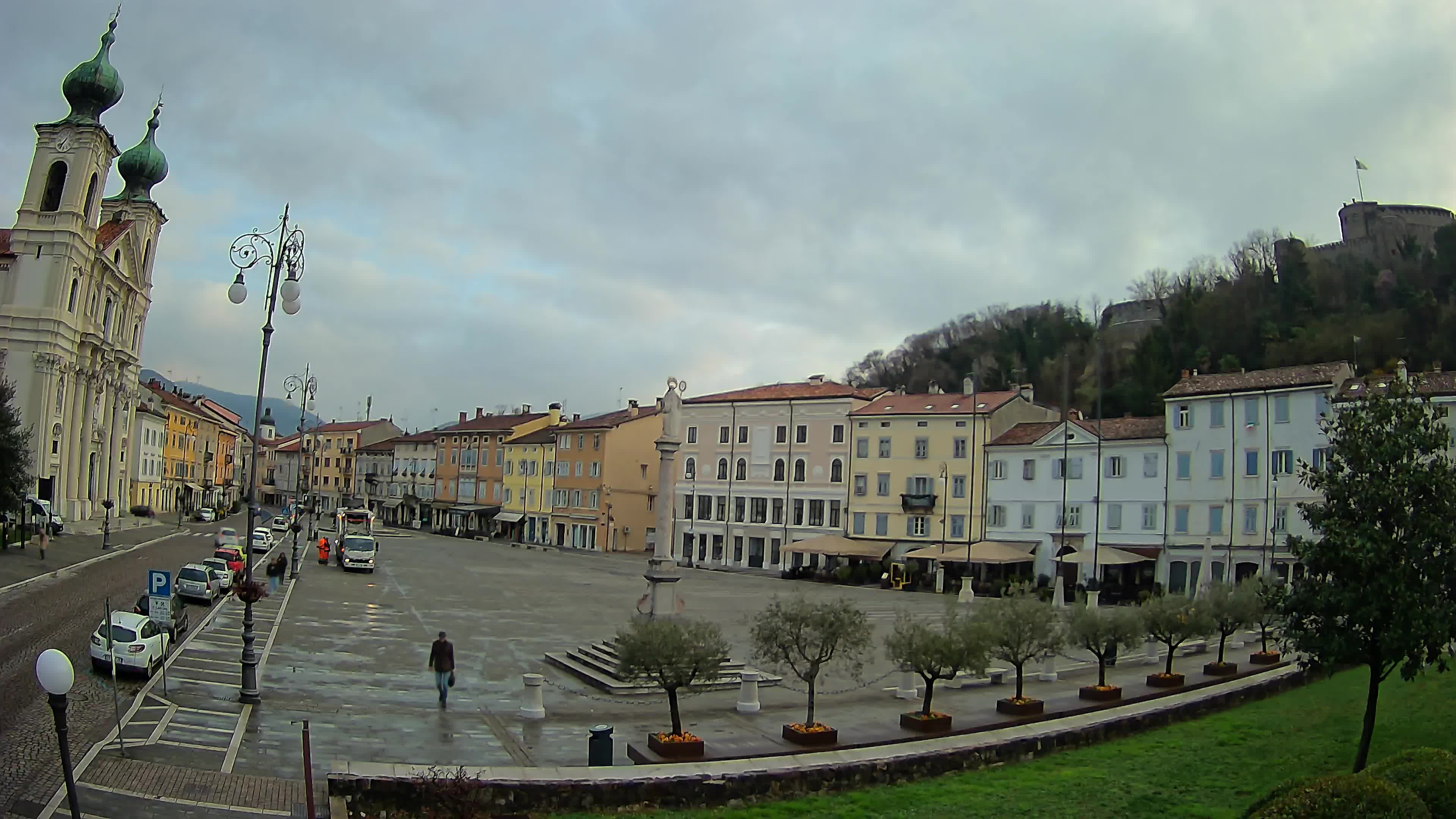 Gorizia – Plaza Vittoria – iglesia de San Pedro. Ignacio