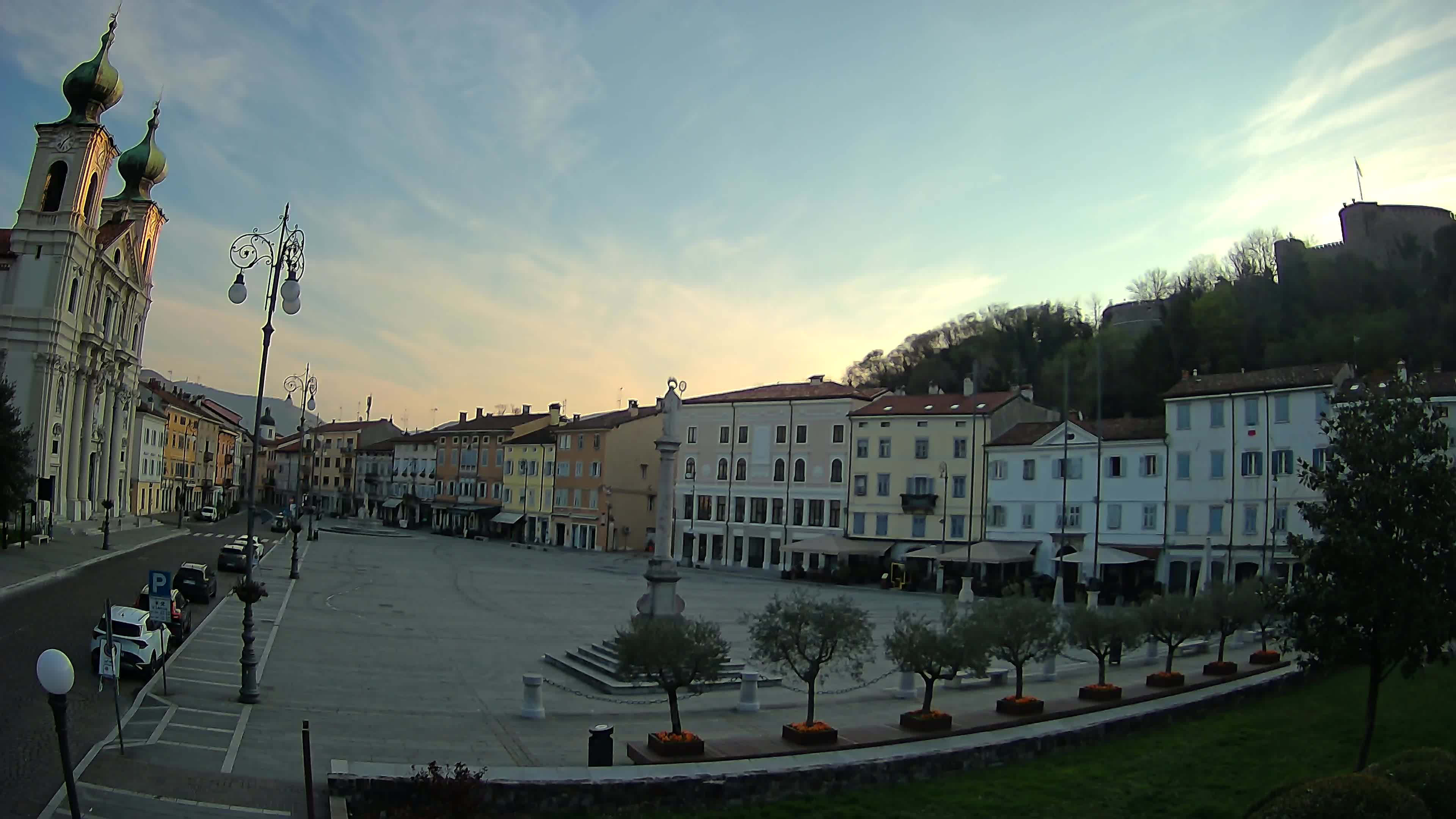 Kamera Gorica Travnik in cerkev sv. Ignacija