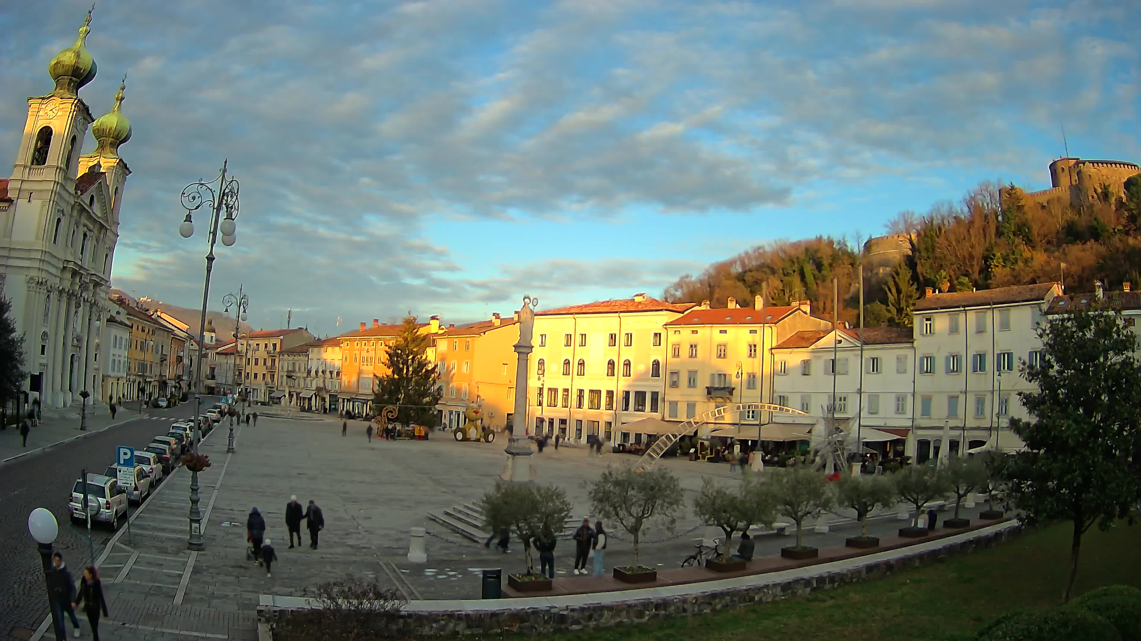 Kamera Gorica Travnik in cerkev sv. Ignacija