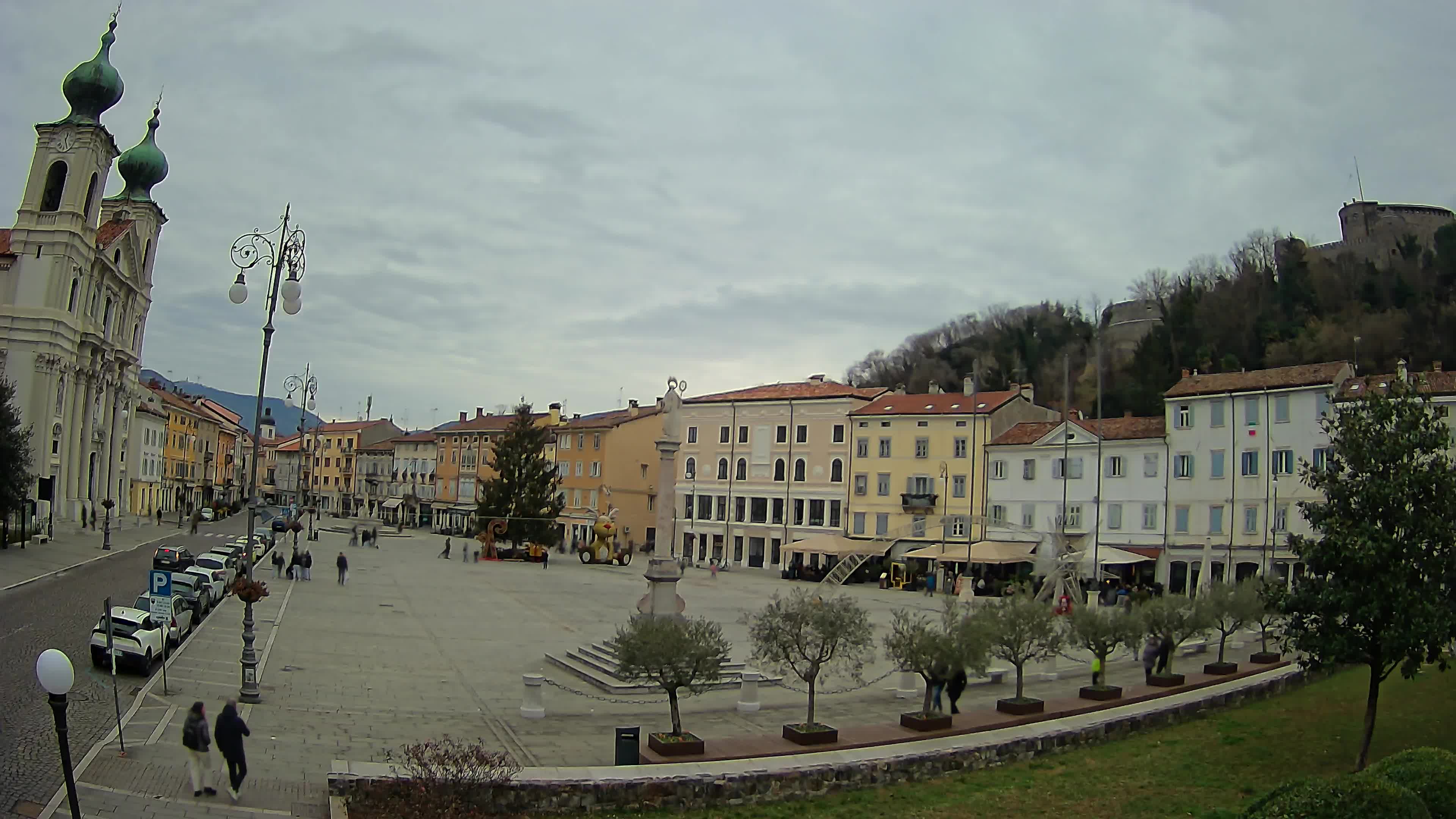 Gorizia Piazza della Vittoria e chiesa di S. Ignazio